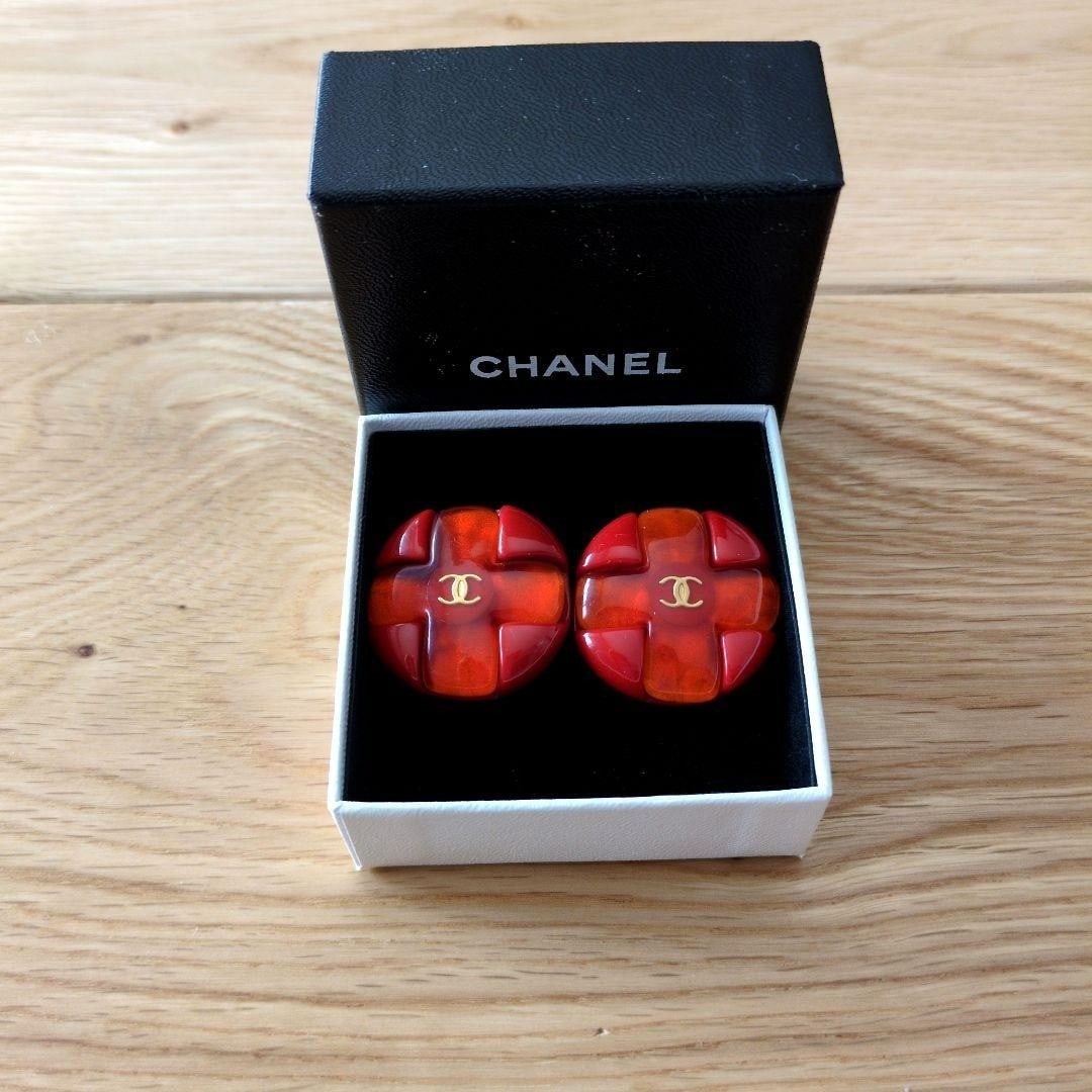 Box Vintage CHANEL 95A Coco Mark CC Clip-on Earring Red Gripoix No: Box Vintage CHANEL 95A Coco Mark CC Clip-on Earring Red Gripoix No This listing features Box Vintage CHANEL 95A Coco Mark CC Clip-on Earring Red Gripoix No. Item specifics are provided below. Item Spe
