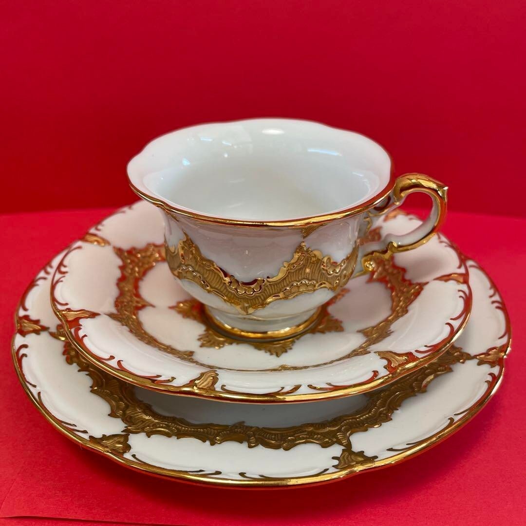 Rare Meissen B Form Glanz Gold B Form Cup & Saucer Plate Porcelain Trio Set: Rare Meissen B Form Glanz Gold B Form Cup & Saucer Plate Porcelain Trio Set This listing features Rare Meissen B Form Glanz Gold B Form Cup & Saucer Plate Porcelain Trio Set. Item specifics are