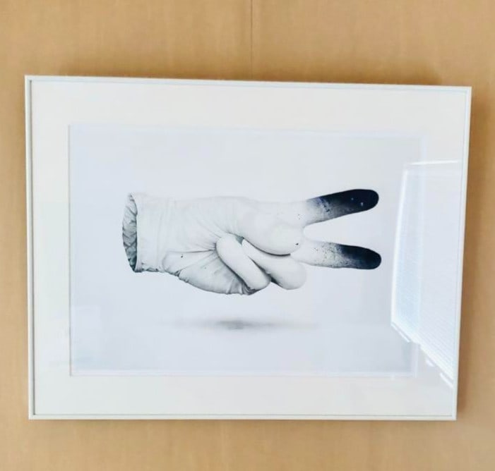 Art Nuno Viegas (Portugal) "Glove" 2018 Gicle Print Signed 17/ 30 Street: Art Nuno Viegas (Portugal) "Glove" 2018 Gicle Print Signed 17/ 30 Street This listing features Art Nuno Viegas (Portugal) "Glove" 2018 Gicle Print Signed 17/ 30 Street. Item specifics are provided