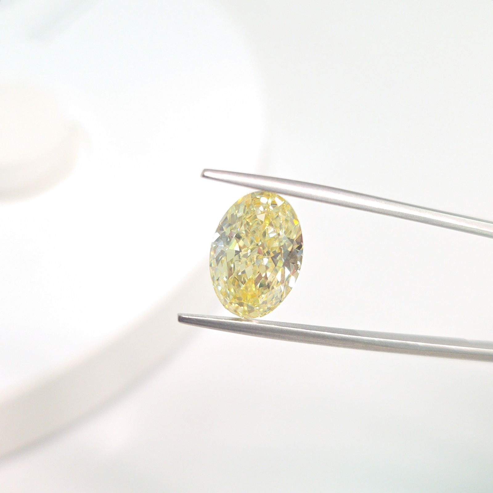 Loose Lab Diamond - IGI Oval 5.08ct Fancy Intense Yellow VVS2: Loose Lab Diamond - IGI Oval 5.08ct Fancy Intense Yellow VVS2 This listing features Loose Lab Diamond - IGI Oval 5.08ct Fancy Intense Yellow VVS2. Item specifics are provided below. Item Specifics: