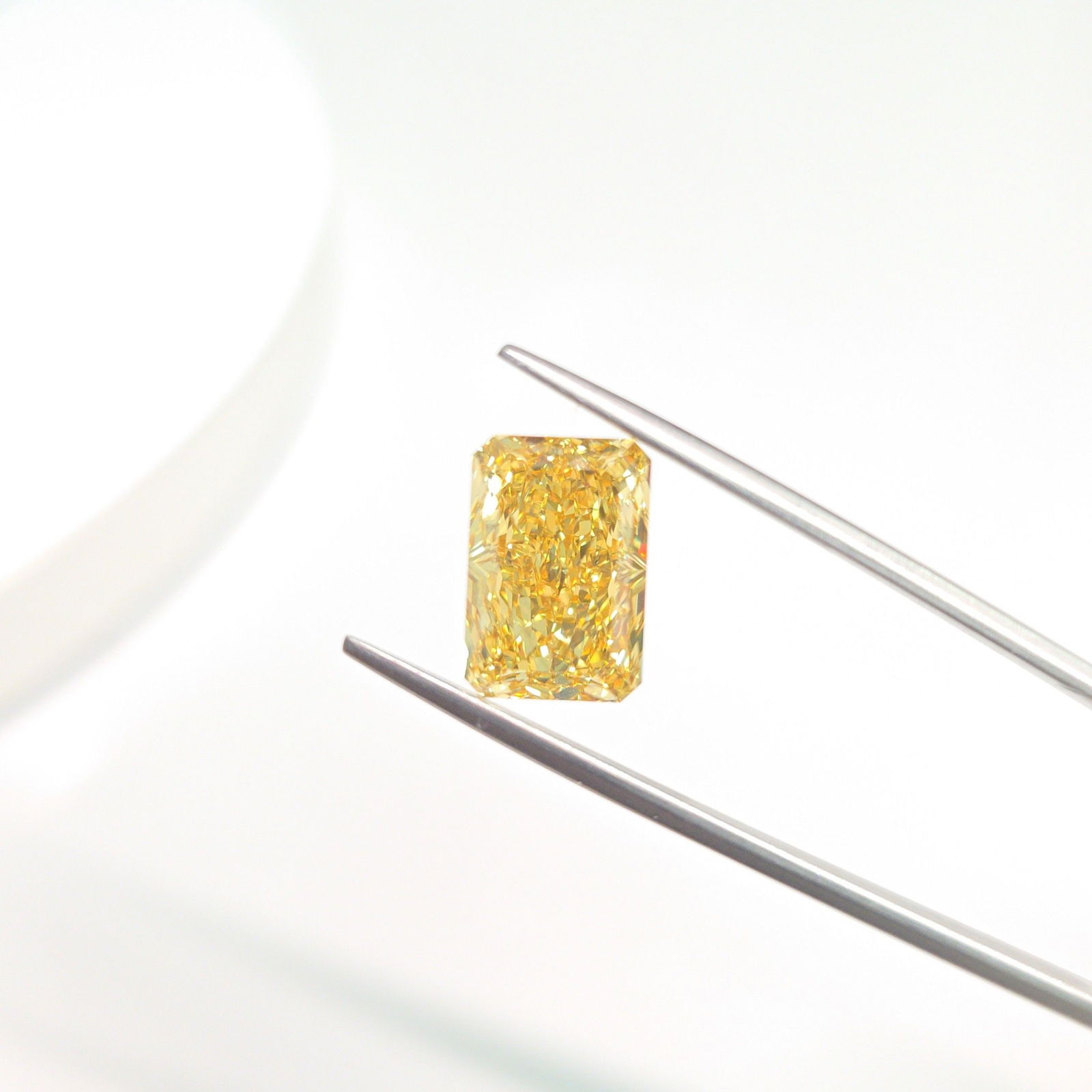 Loose Lab Diamond - IGI Radiant 6.14ct Fancy Vivid Yellow VVS2: Loose Lab Diamond - IGI Radiant 6.14ct Fancy Vivid Yellow VVS2 This listing features Loose Lab Diamond - IGI Radiant 6.14ct Fancy Vivid Yellow VVS2. Item specifics are provided below. Item Specifics: