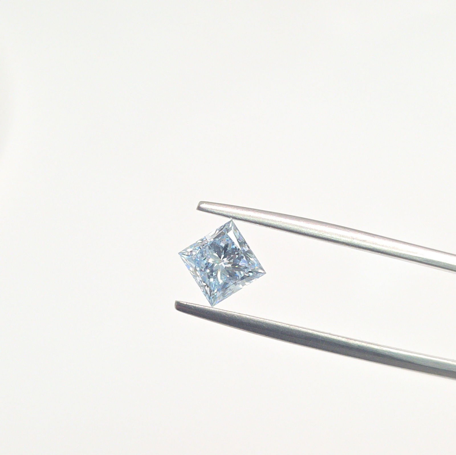 Loose Lab Diamond - IGI Princess 1.05ct Fancy Blue VVS2: Loose Lab Diamond - IGI Princess 1.05ct Fancy Blue VVS2 This listing features Loose Lab Diamond - IGI Princess 1.05ct Fancy Blue VVS2. Item specifics are provided below. Item Specifics: Source: This