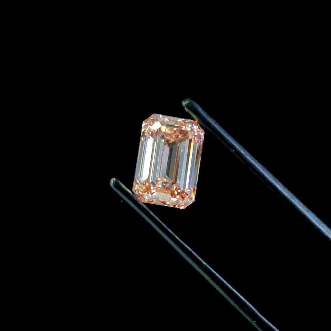 Loose Lab Diamond - IGI Emerald 2.03ct Fancy Intense Pink VVS2: Loose Lab Diamond - IGI Emerald 2.03ct Fancy Intense Pink VVS2 This listing features Loose Lab Diamond - IGI Emerald 2.03ct Fancy Intense Pink VVS2. Item specifics are provided below. Item