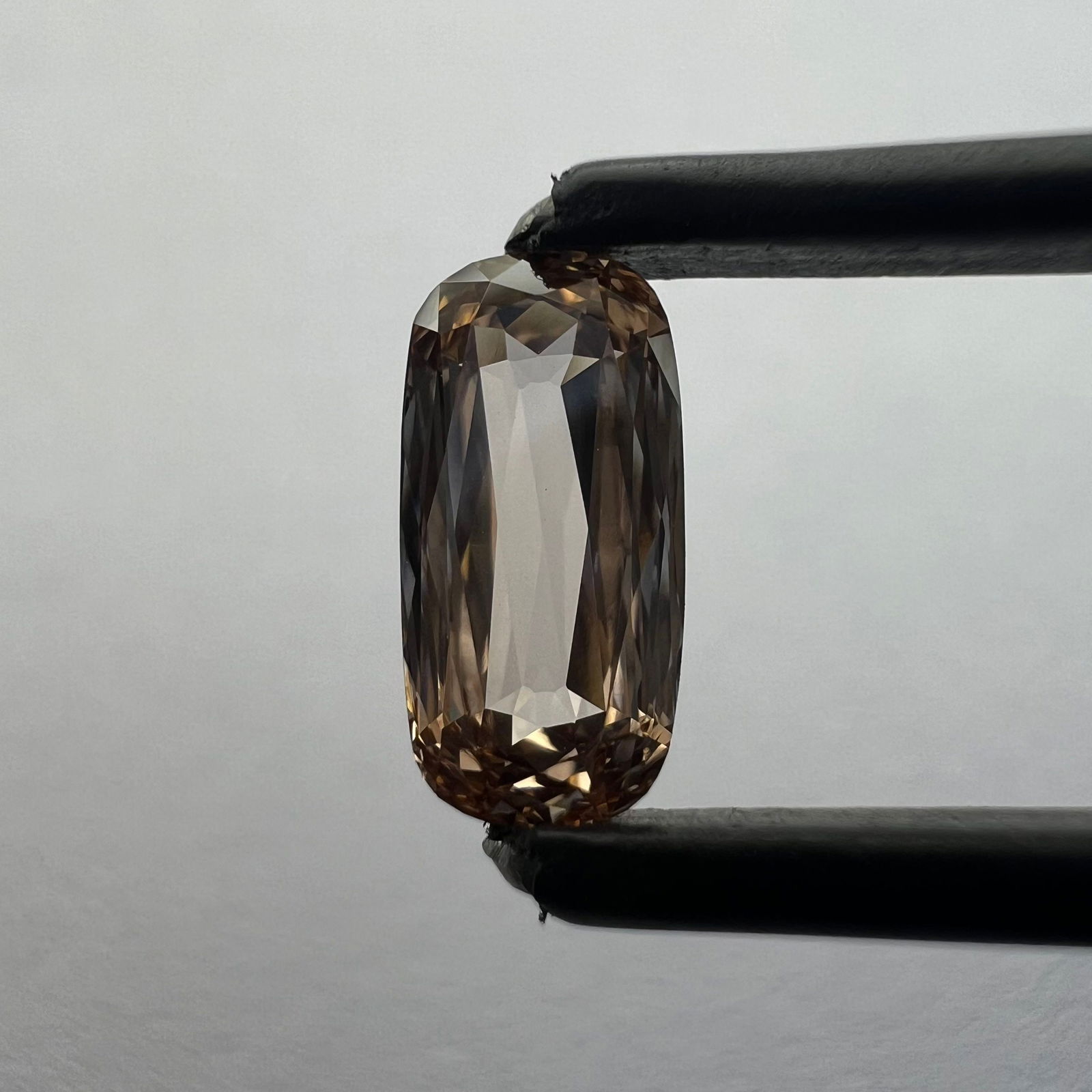 Loose Lab Diamond - Cushion Brilliant 0.95ct Orange VVS2: Loose Lab Diamond - Cushion Brilliant 0.95ct Orange VVS2 This listing features Loose Lab Diamond - Cushion Brilliant 0.95ct Orange VVS2. Item specifics are provided below. Item Specifics: Source: This