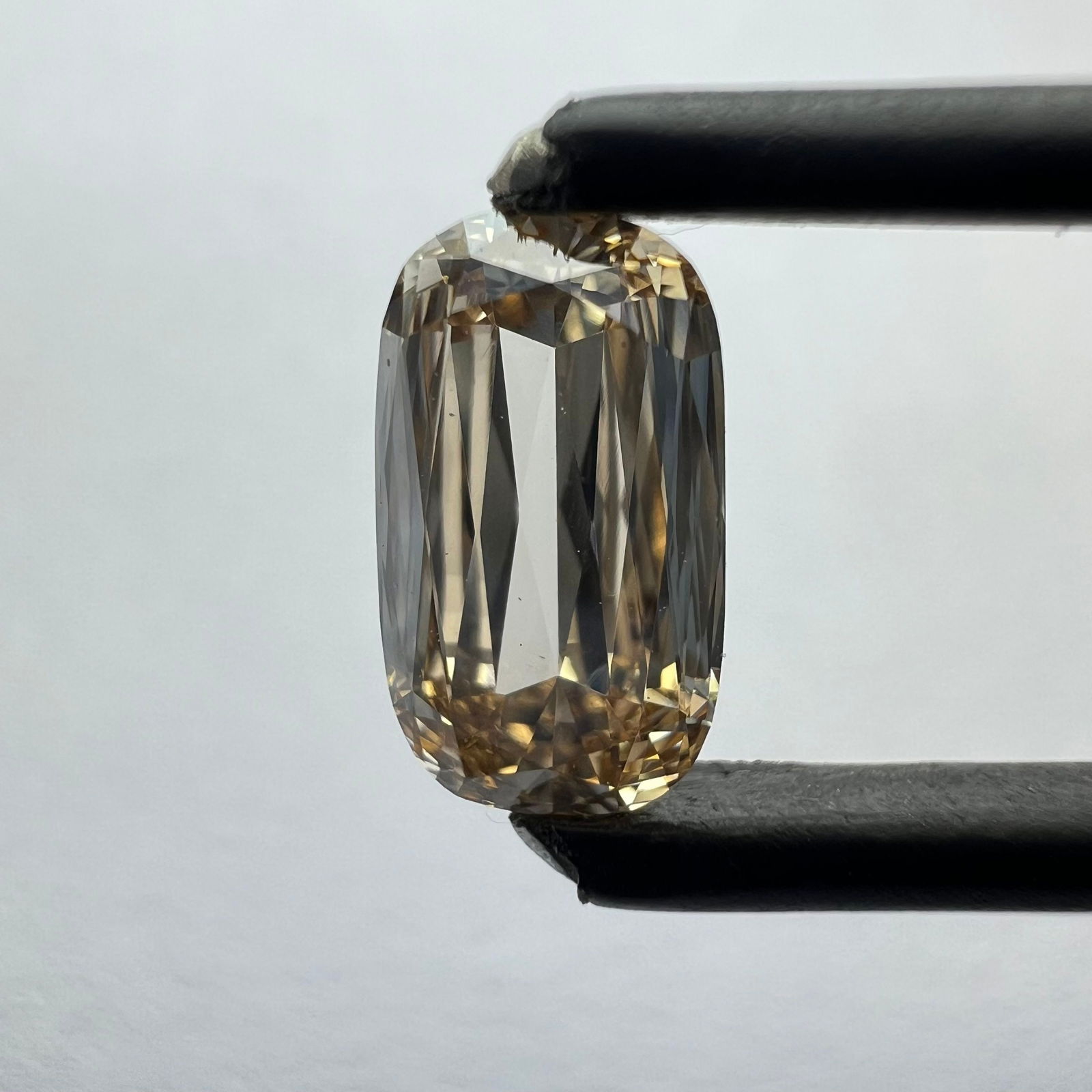 Loose Lab Diamond - Cushion Brilliant 1.06ct Orange VVS2: Loose Lab Diamond - Cushion Brilliant 1.06ct Orange VVS2 This listing features Loose Lab Diamond - Cushion Brilliant 1.06ct Orange VVS2. Item specifics are provided below. Item Specifics: Source: This