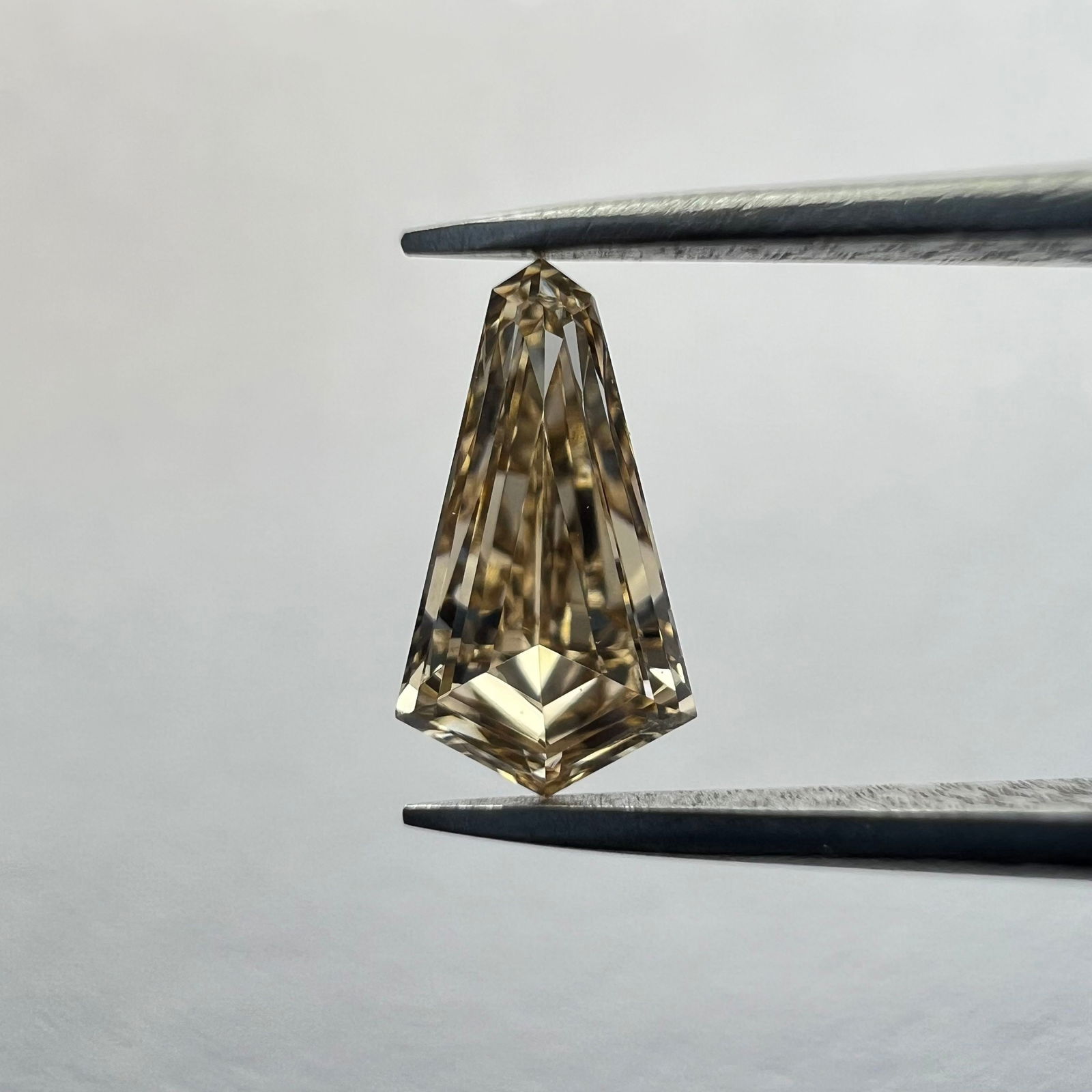 Loose Lab Diamond - Kite 0.2ct Brown VVS2: Loose Lab Diamond - Kite 0.2ct Brown VVS2 This listing features Loose Lab Diamond - Kite 0.2ct Brown VVS2. Item specifics are provided below. Item Specifics: Source: This Is A Real Diamond Grown In