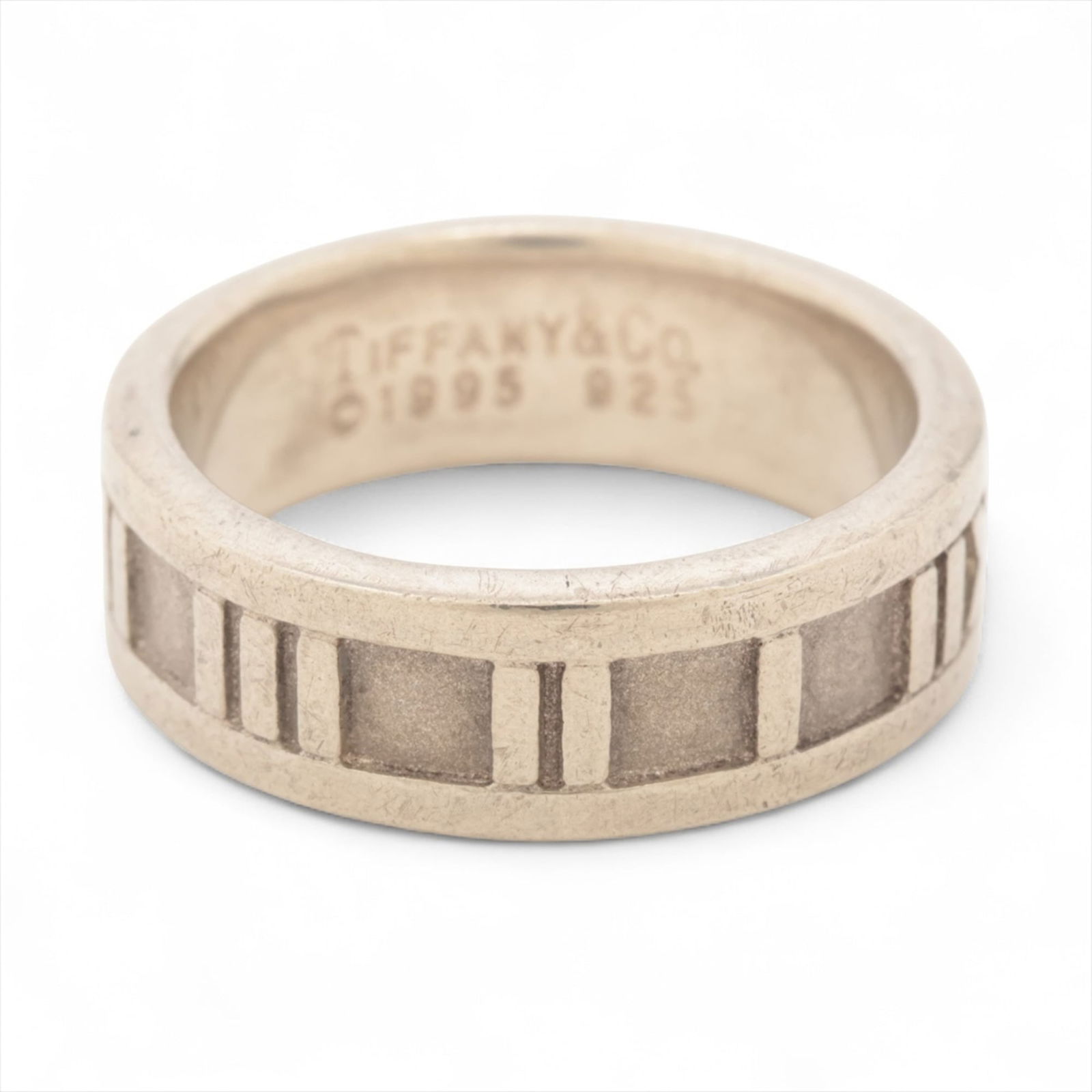 Ring Tiffany Band: Ring Tiffany Band This listing features Ring Tiffany Band. Item specifics are provided below. Item Specifics: Brand: Tiffany Type: Band Ring Gender: Women Color: Silver Us Size: 5 Condition: Used