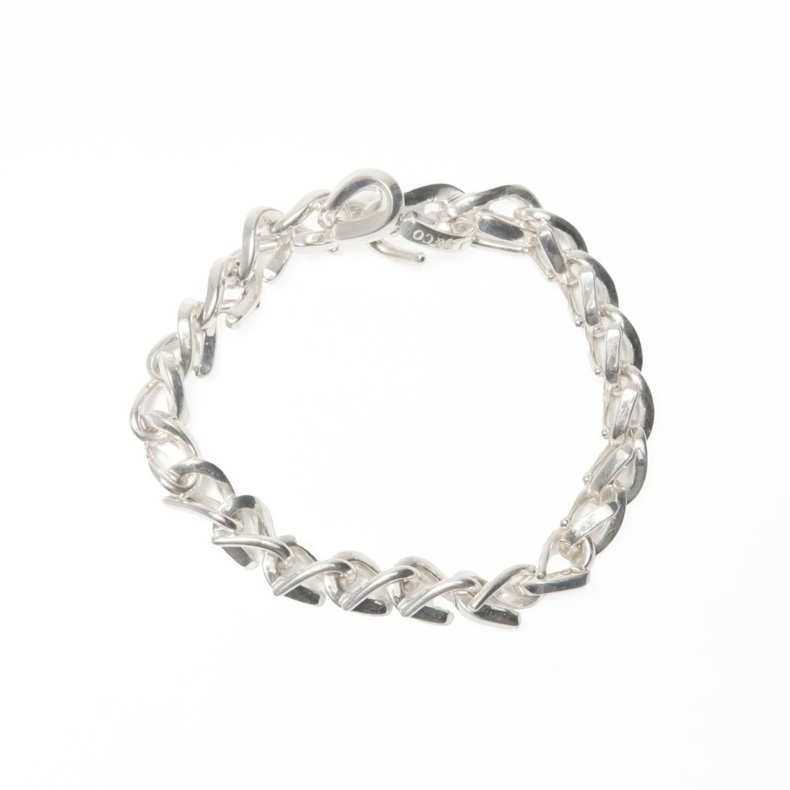 Bracelet Tiffany Charm: Bracelet Tiffany Charm This listing features Bracelet Tiffany Charm. Item specifics are provided below. Item Specifics: Brand: Tiffany Type: Charm Bracelet Gender: Women Color: Silver Length: 20cm / 7
