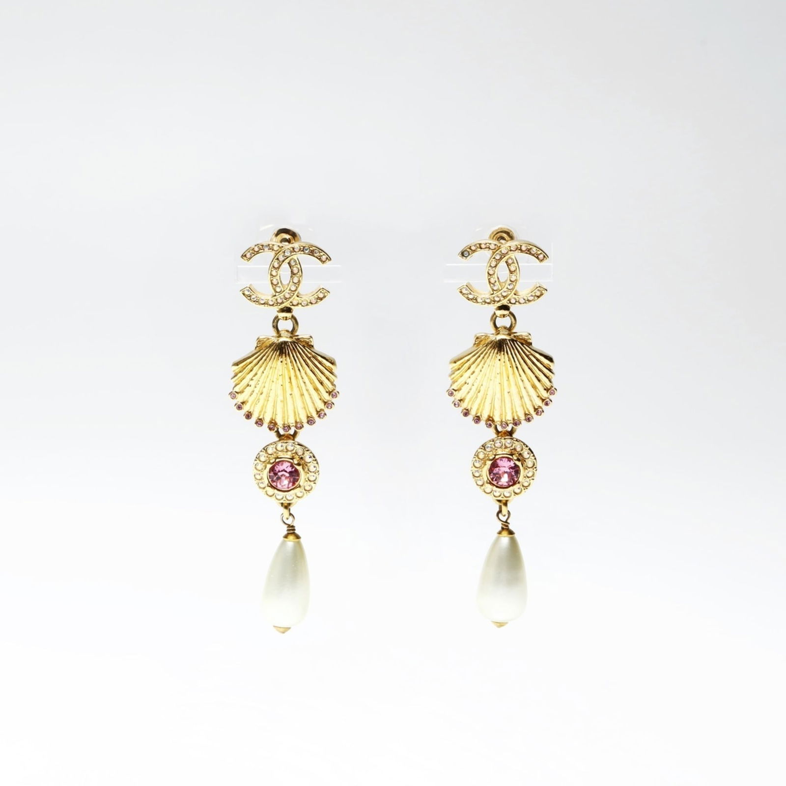 Earrings Chanel Drop: Earrings Chanel Drop This listing features Earrings Chanel Drop. Item specifics are provided below. Item Specifics: Brand: Chanel Type: Drop Earrings Gender: Women Color: Gold Stone: Pearl, Rhinestone