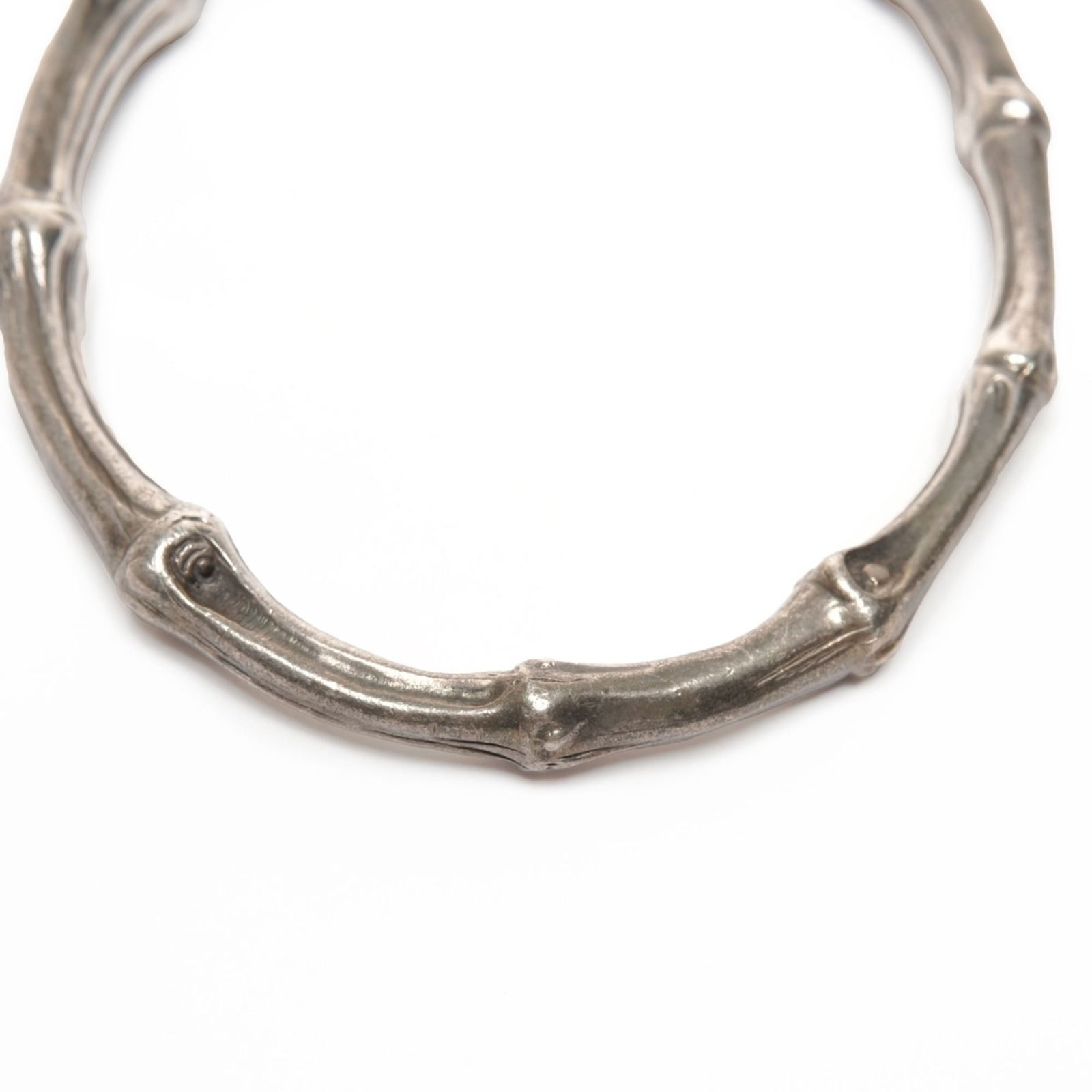 925 Tiffany Charm Bracelet Silver: 925 Tiffany Charm Bracelet Silver This listing features 925 Tiffany Charm Bracelet Silver. Item specifics are provided below. Item Specifics: Brand: Tiffany Type: Charm Bracelet Gender: Women