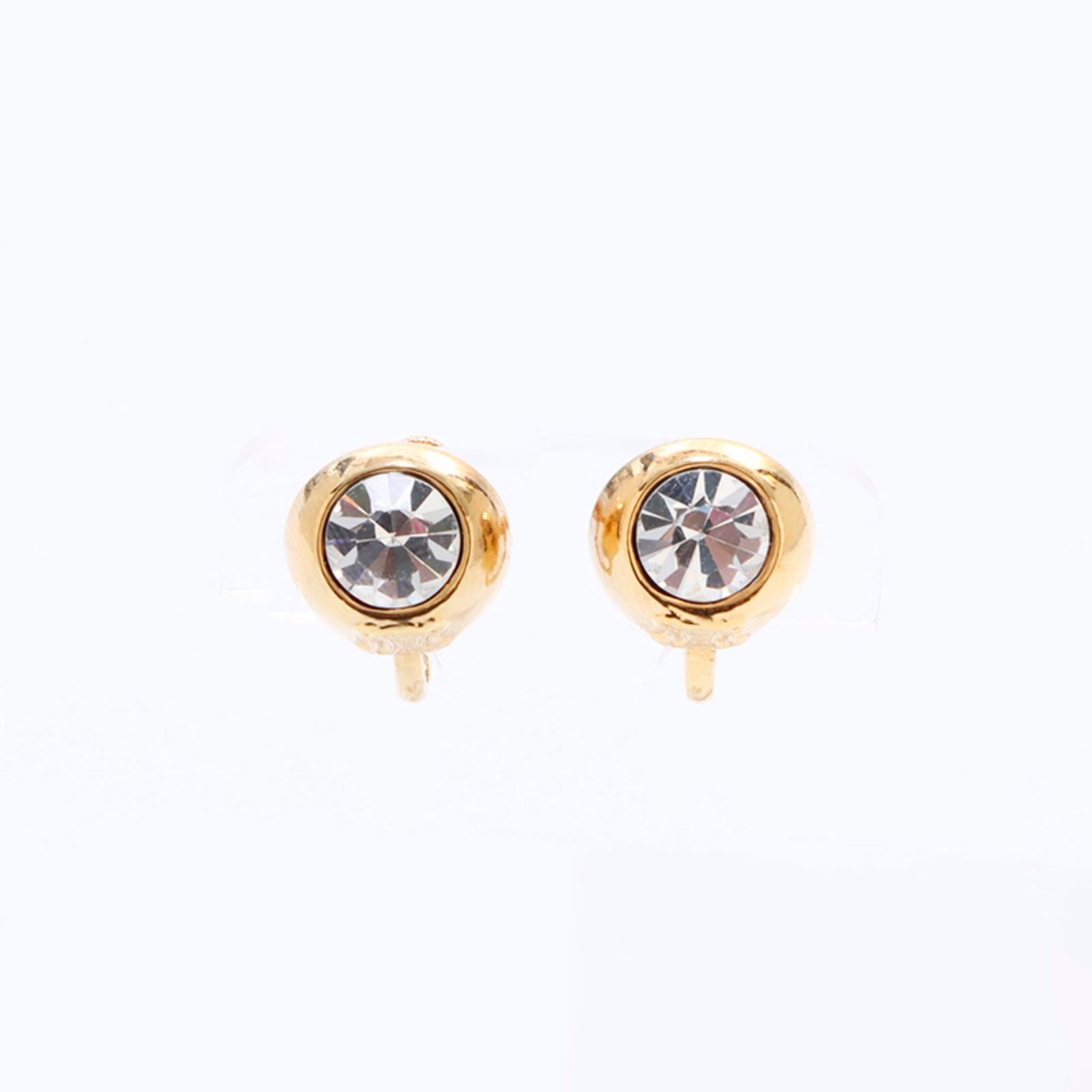 Earrings Celine Clip: Earrings Celine Clip This listing features Earrings Celine Clip. Item specifics are provided below. Item Specifics: Brand: Celine Type: Clip Earrings Gender: Women Color: Gold Size (Hxwxd): 15.00mm x