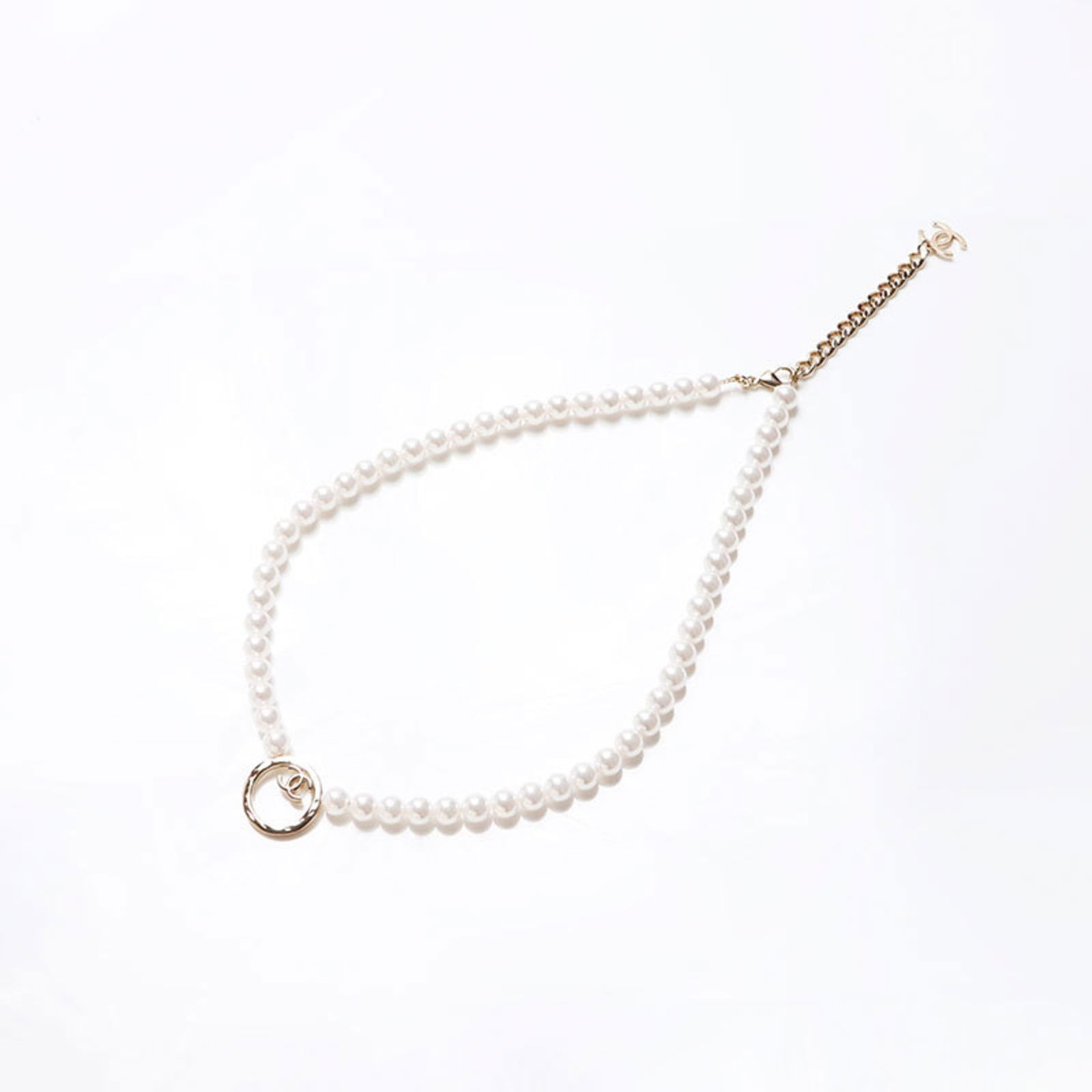 WS13701 CHANEL B24C 2024 Coco Mark Pearl Necklace in Gold and White (1 of 9)