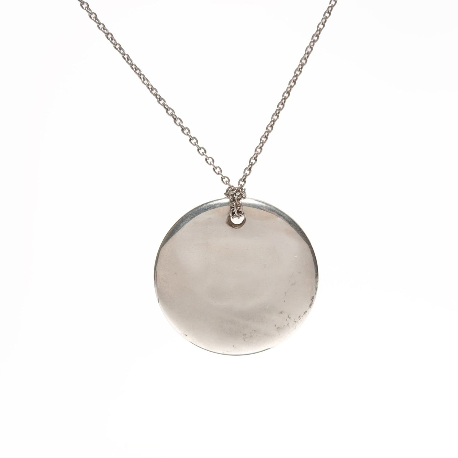 WS21972 - Tiffany & Co. Round Plate Necklace in 925 Sterling Silver: WS21972 - Tiffany & Co. Round Plate Necklace in 925 Sterling Silver This listing features WS21972 - Tiffany & Co. Round Plate Necklace in 925 Sterling Silver. Item specifics are provided below. Item
