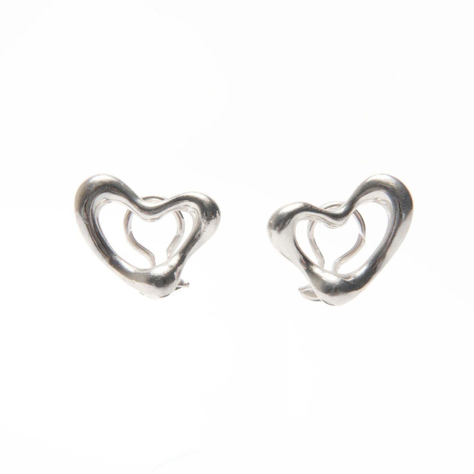 Earrings Tiffany Clip: Earrings Tiffany Clip This listing features Earrings Tiffany Clip. Item specifics are provided below. Item Specifics: Brand: Tiffany Type: Clip Earrings Gender: Women Color: Silver Size (Hxwxd):