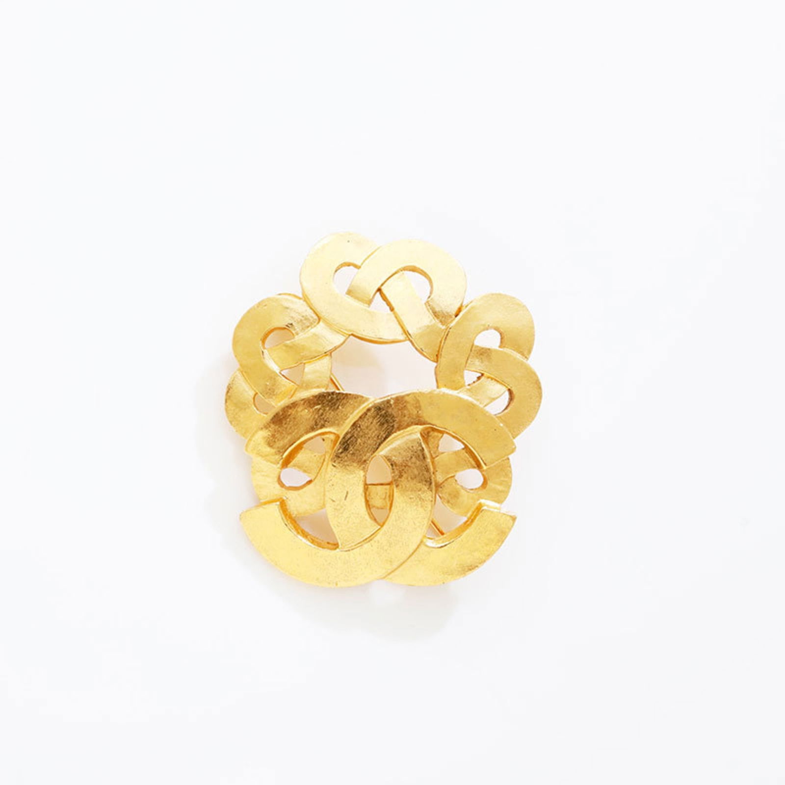 Brooch Chanel: Brooch Chanel This listing features Brooch Chanel. Item specifics are provided below. Item Specifics: Brand: Chanel Type: Brooch Gender: Women Color: Gold Size (Hxwxd): 4.3cm x 3.7cm / 1.69'' x 1.45''