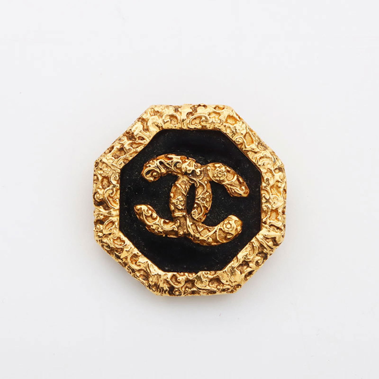 Brooch Chanel: Brooch Chanel This listing features Brooch Chanel. Item specifics are provided below. Item Specifics: Brand: Chanel Type: Brooch Gender: Women Color: Gold Size (Hxwxd): 3.8cm x 4cm / 1.49'' x 1.57'' C