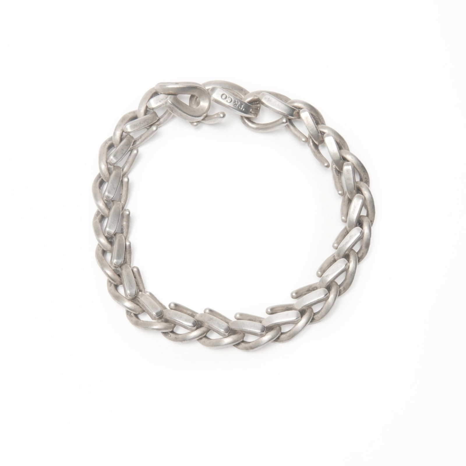 Bracelet Tiffany Charm: Bracelet Tiffany Charm This listing features Bracelet Tiffany Charm. Item specifics are provided below. Item Specifics: Brand: Tiffany Type: Charm Bracelet Gender: Women Color: Silver Length: 20cm / 7