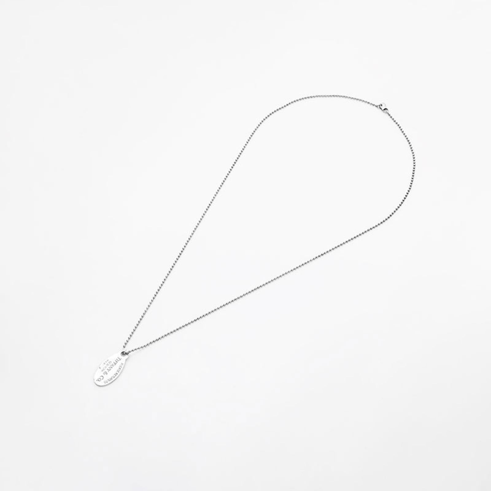 WS21877 - Tiffany & Co. Return to Plate 925 Ball Chain Necklace in Silver: WS21877 - Tiffany & Co. Return to Plate 925 Ball Chain Necklace in Silver This listing features WS21877 - Tiffany & Co. Return to Plate 925 Ball Chain Necklace in Silver. Item specifics are provided