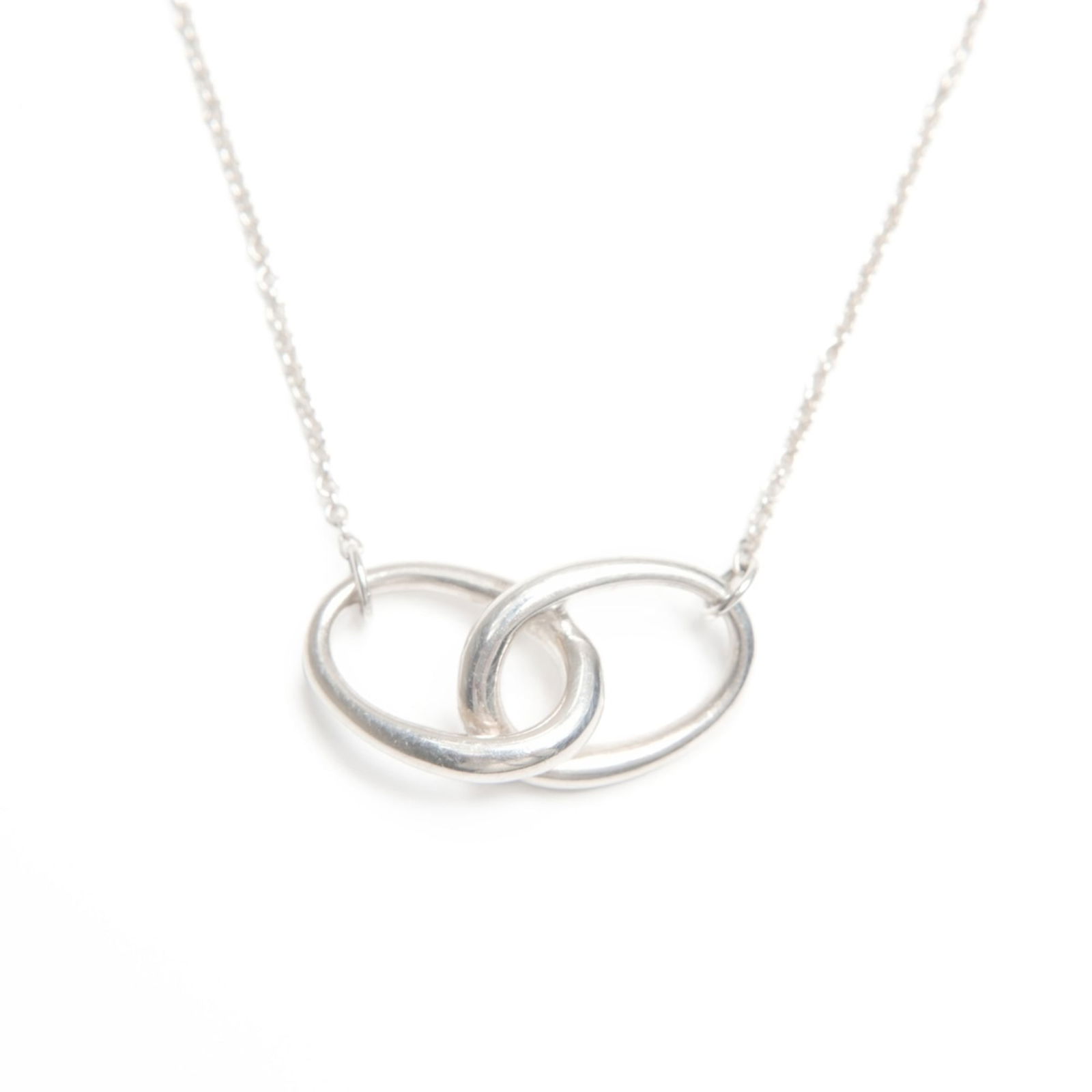 WS23997 - Tiffany & Co. 925 Elsa Peretti Necklace in Silver: WS23997 - Tiffany & Co. 925 Elsa Peretti Necklace in Silver This listing features WS23997 - Tiffany & Co. 925 Elsa Peretti Necklace in Silver. Item specifics are provided below. Item Specifics: