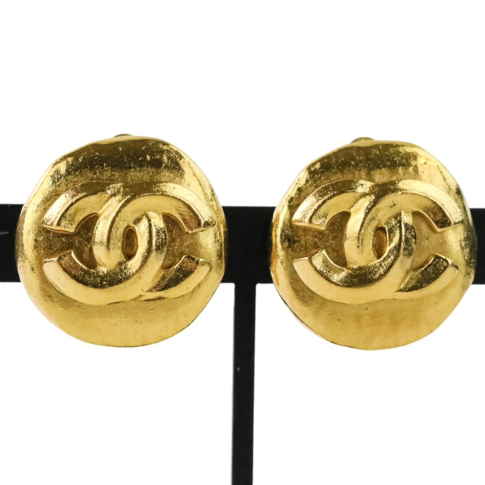 Earrings Chanel Clip: Earrings Chanel Clip This listing features Earrings Chanel Clip. Item specifics are provided below. Item Specifics: Brand: Chanel Type: Clip Earrings Gender: Women Color: Gold Size (Hxwxd): 18.00mm x