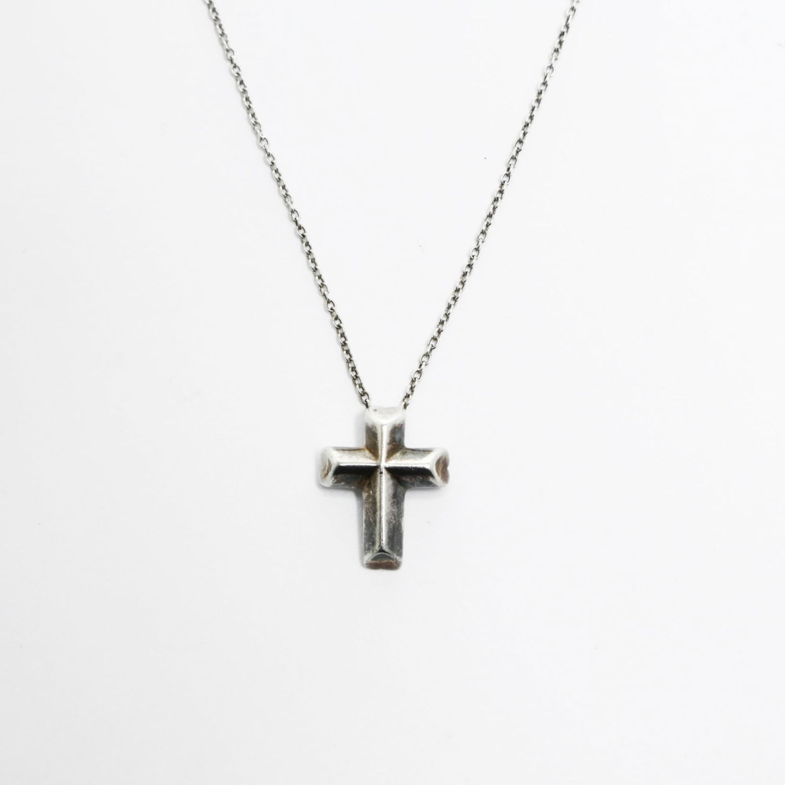 WS25773 - Tiffany & Co. Cross Necklace - Silver: WS25773 - Tiffany & Co. Cross Necklace - Silver This listing features WS25773 - Tiffany & Co. Cross Necklace - Silver. Item specifics are provided below. Item Specifics: Brand: Tiffany Necklace