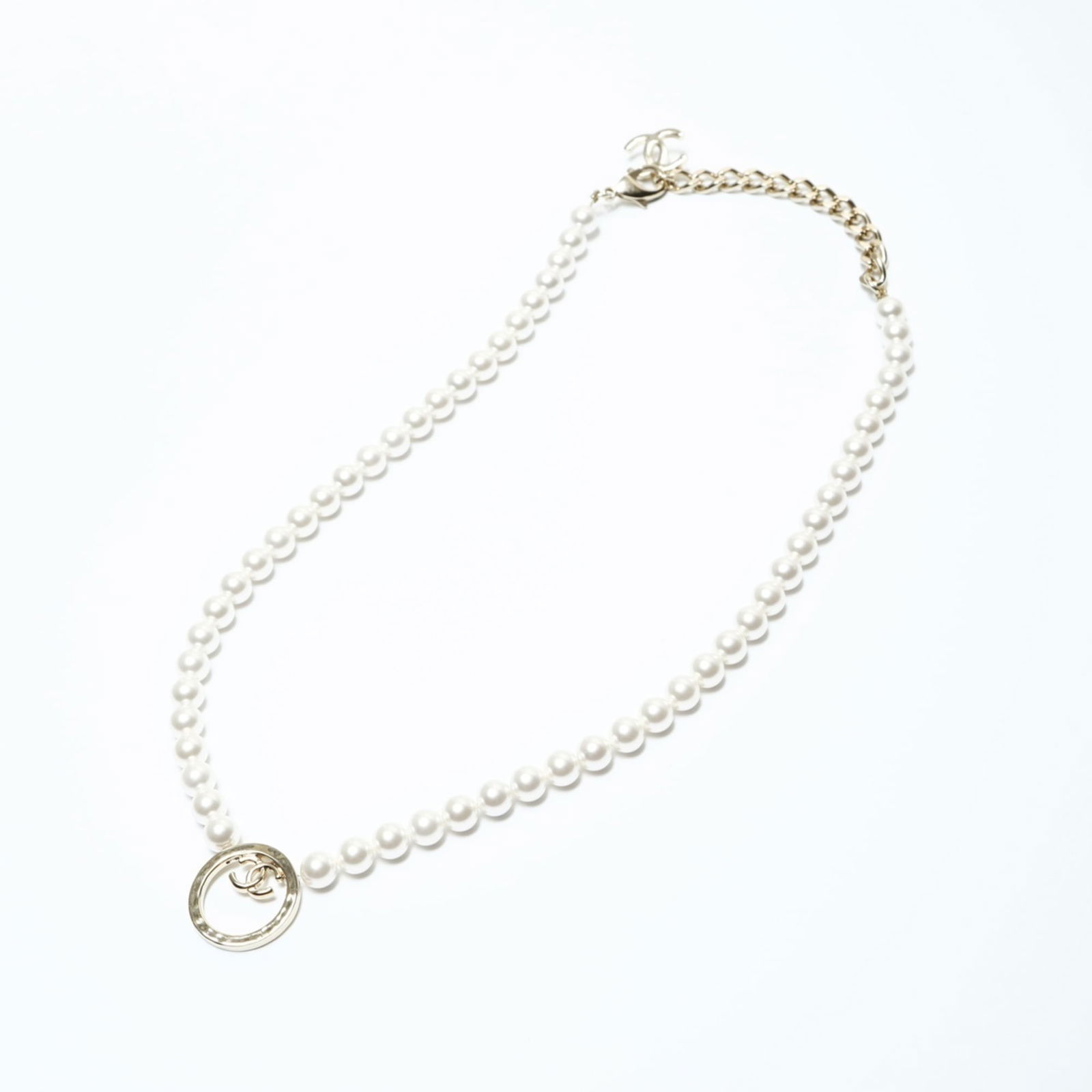 WS23945 CHANEL B24C 2024 Pearl Coco Mark Necklace White: WS23945 CHANEL B24C 2024 Pearl Coco Mark Necklace White This listing features WS23945 CHANEL B24C 2024 Pearl Coco Mark Necklace White. Item specifics are provided below. Item Specifics: Brand: Chanel