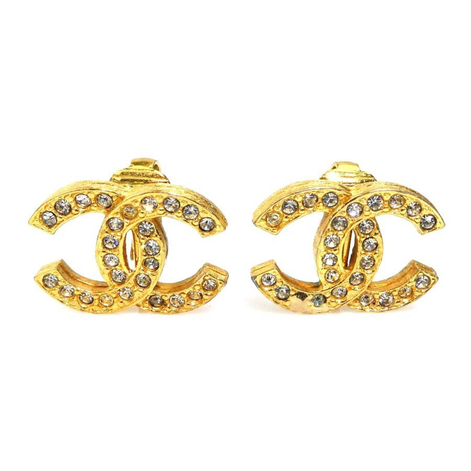 Metal Chanel Clip Earrings: Metal Chanel Clip Earrings This listing features Metal Chanel Clip Earrings. Item specifics are provided below. Item Specifics: Brand: Chanel Type: Clip Earrings Gender: Women Material: Metal Color: