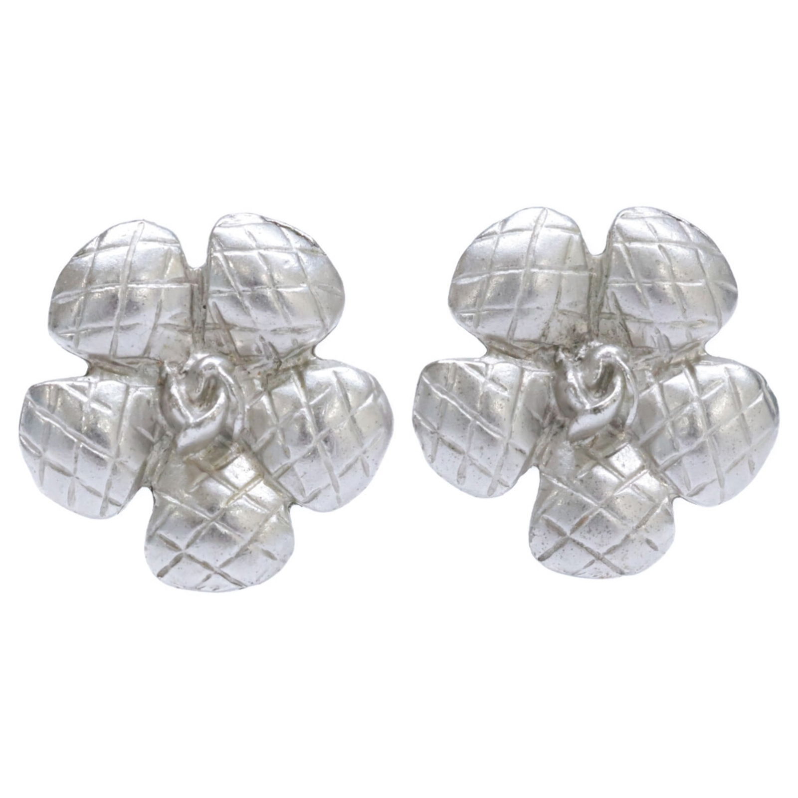 Metal Chanel Clip Earrings: Metal Chanel Clip Earrings This listing features Metal Chanel Clip Earrings. Item specifics are provided below. Item Specifics: Brand: Chanel Type: Clip Earrings Gender: Women Material: Metal Color: