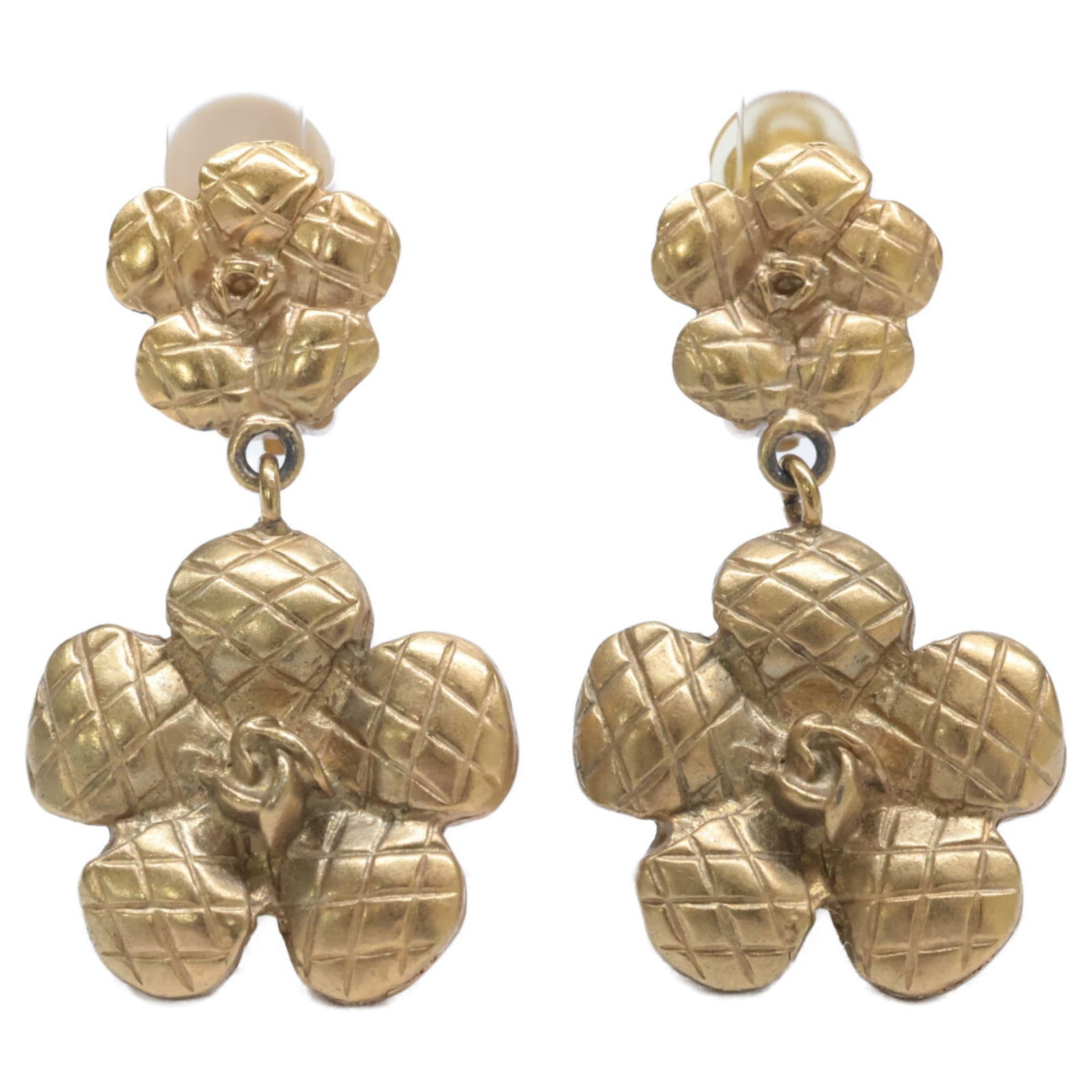 Metal Chanel Clip Earrings: Metal Chanel Clip Earrings This listing features Metal Chanel Clip Earrings. Item specifics are provided below. Item Specifics: Brand: Chanel Type: Clip Earrings Gender: Women Material: Metal Color: