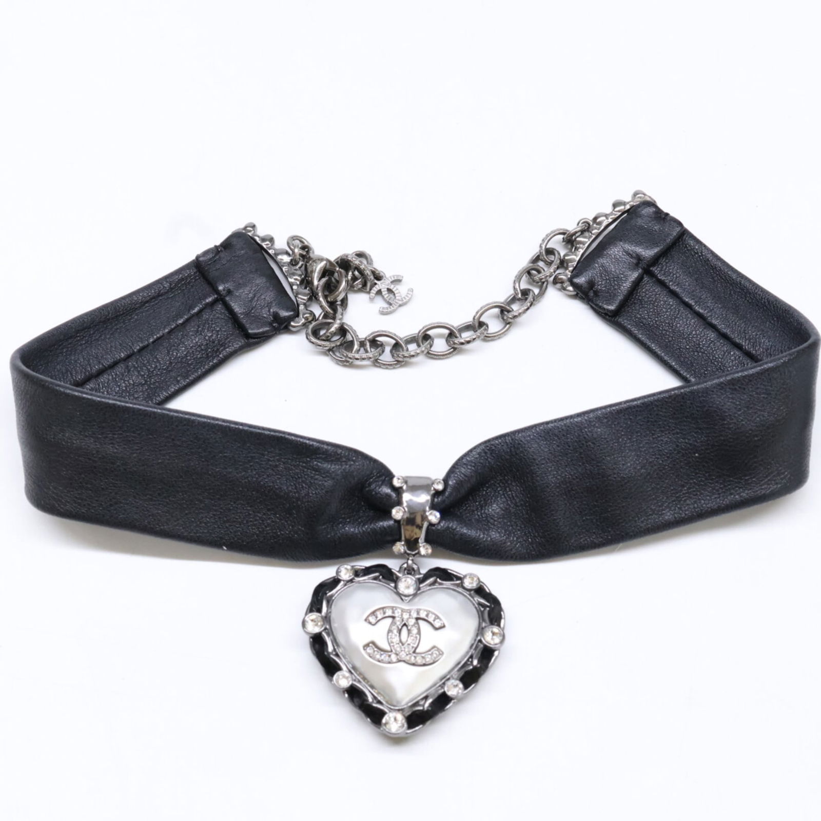 Women CHANEL A21A Heart x Pearl Coco Mark Leather Choker in Black with Silver Hardware for: Women CHANEL A21A Heart x Pearl Coco Mark Leather Choker in Black with Silver Hardware for This listing features Women CHANEL A21A Heart x Pearl Coco Mark Leather Choker in Black with Silver Hardware