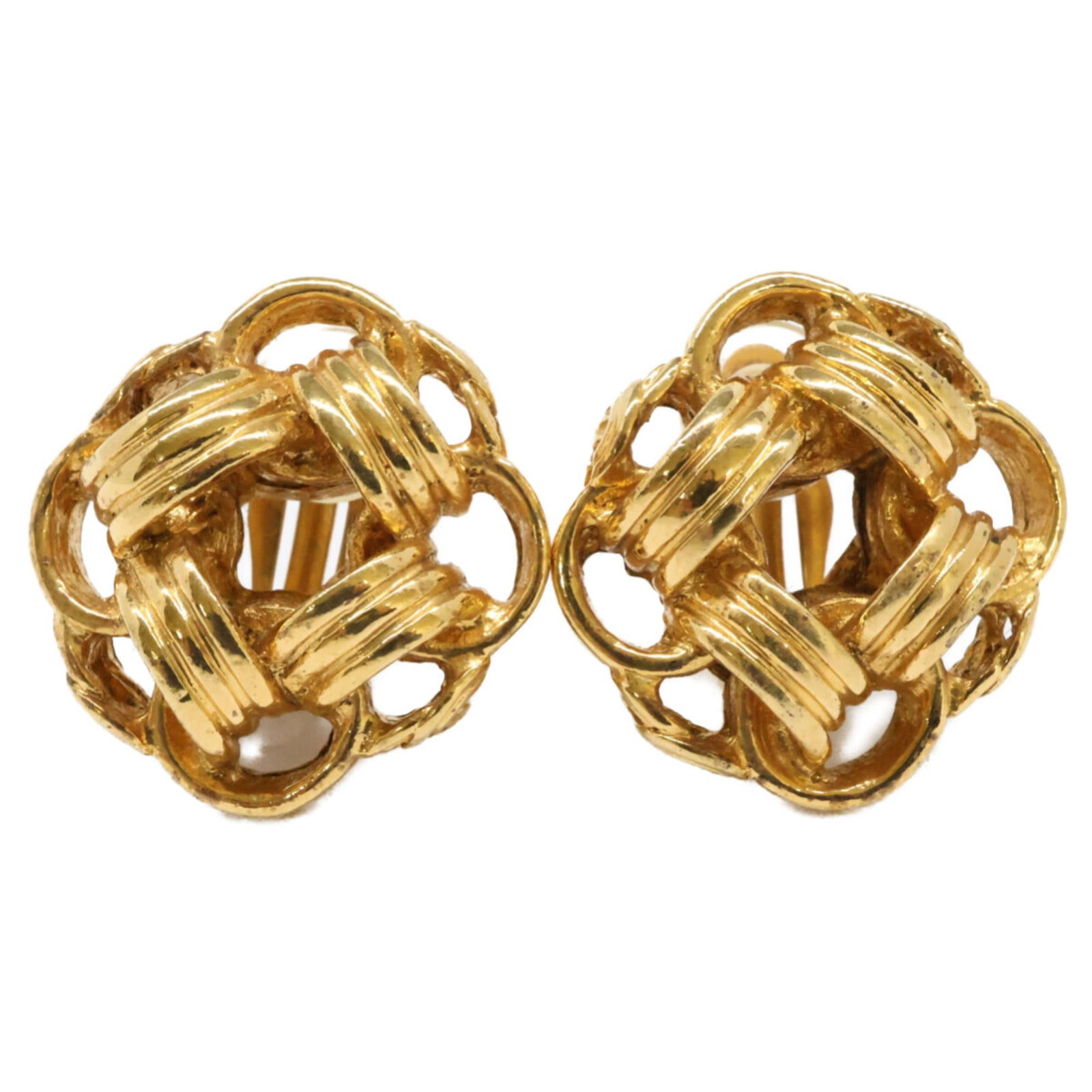 Metal Chanel Clip Earrings: Metal Chanel Clip Earrings This listing features Metal Chanel Clip Earrings. Item specifics are provided below. Item Specifics: Brand: Chanel Type: Clip Earrings Gender: Women Material: Metal Color:
