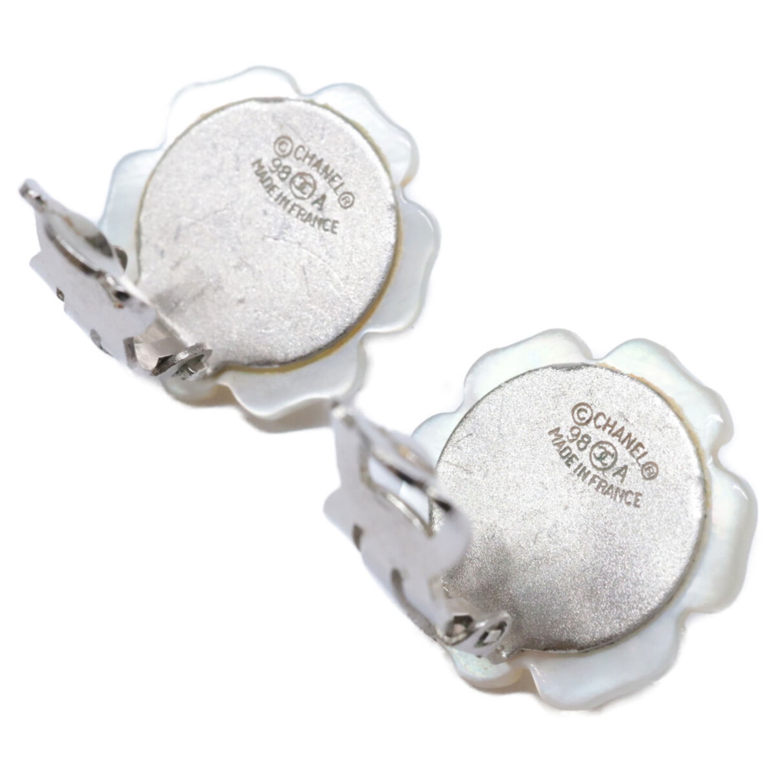 Shell Chanel Clip Earrings - 8