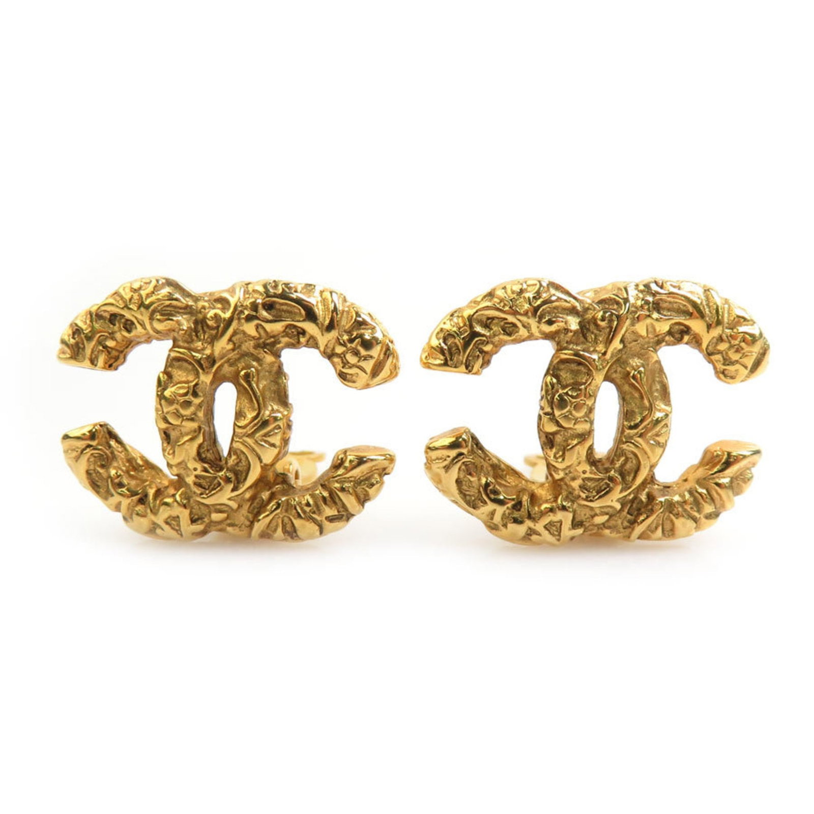 Metal Chanel Clip Earrings: Metal Chanel Clip Earrings This listing features Metal Chanel Clip Earrings. Item specifics are provided below. Item Specifics: Brand: Chanel Type: Clip Earrings Gender: Women Material: Metal Color: G