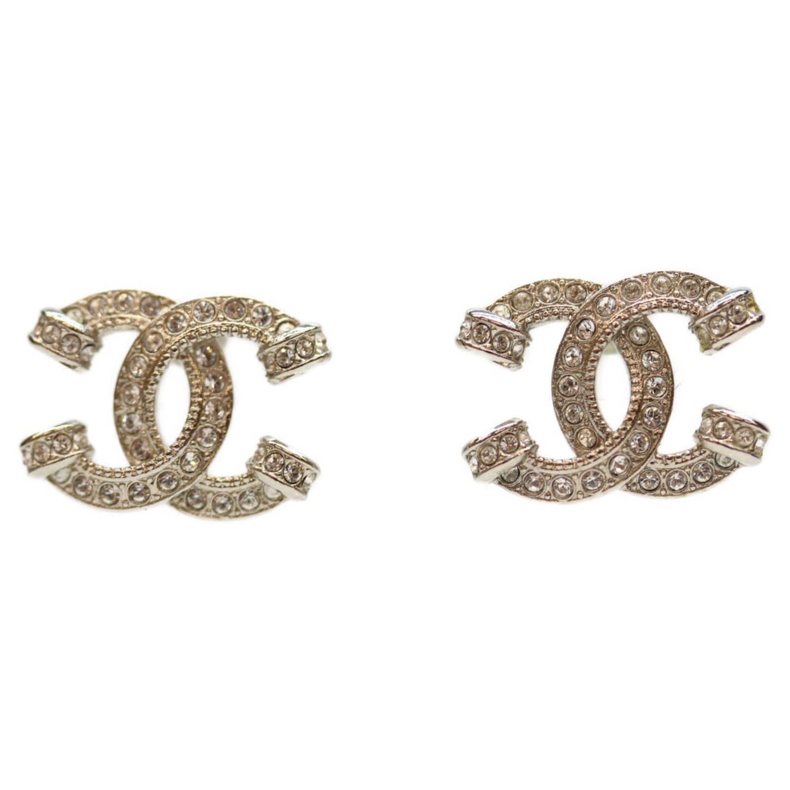 Metal Chanel Stud Earrings: Metal Chanel Stud Earrings This listing features Metal Chanel Stud Earrings. Item specifics are provided below. Item Specifics: Brand: Chanel Type: Stud Earrings Gender: Women Material: Metal Color: S