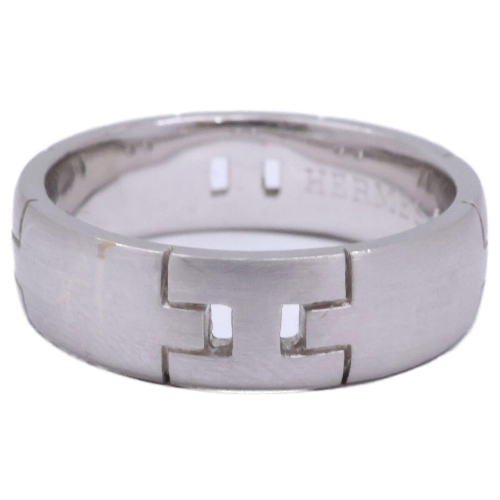 (18K) Hermes Band Ring White Gold: (18K) Hermes Band Ring White Gold This listing features (18K) Hermes Band Ring White Gold. Item specifics are provided below. Item Specifics: Brand: Hermes Type: Band Ring Gender: Men Color: White