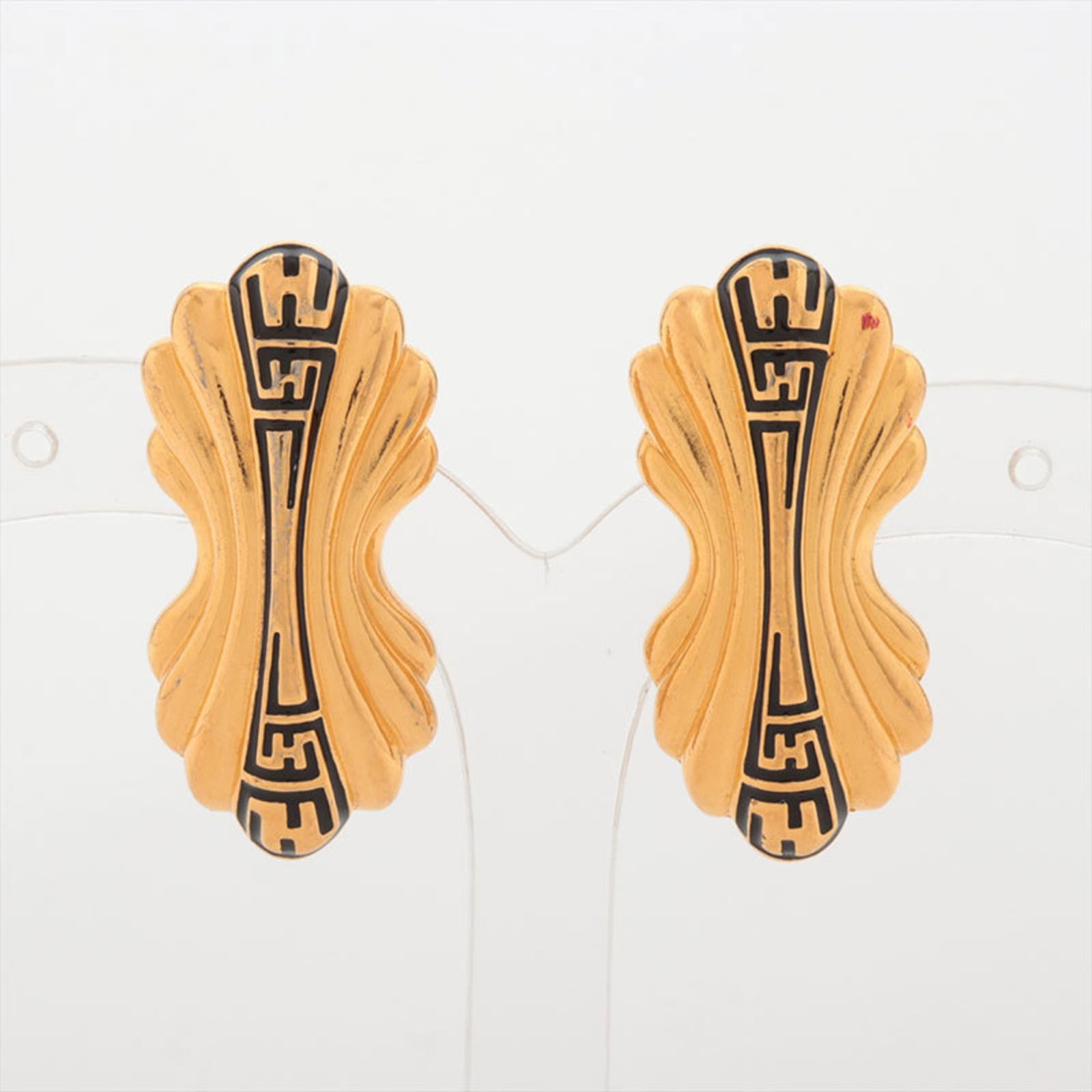 WS15379 Fendi logo earrings gold: WS15379 Fendi logo earrings gold This listing features WS15379 Fendi logo earrings gold. Item specifics are provided below. Item Specifics: Brand: Fendi Gender: Women Color: Gold Stone Size (Hxw):