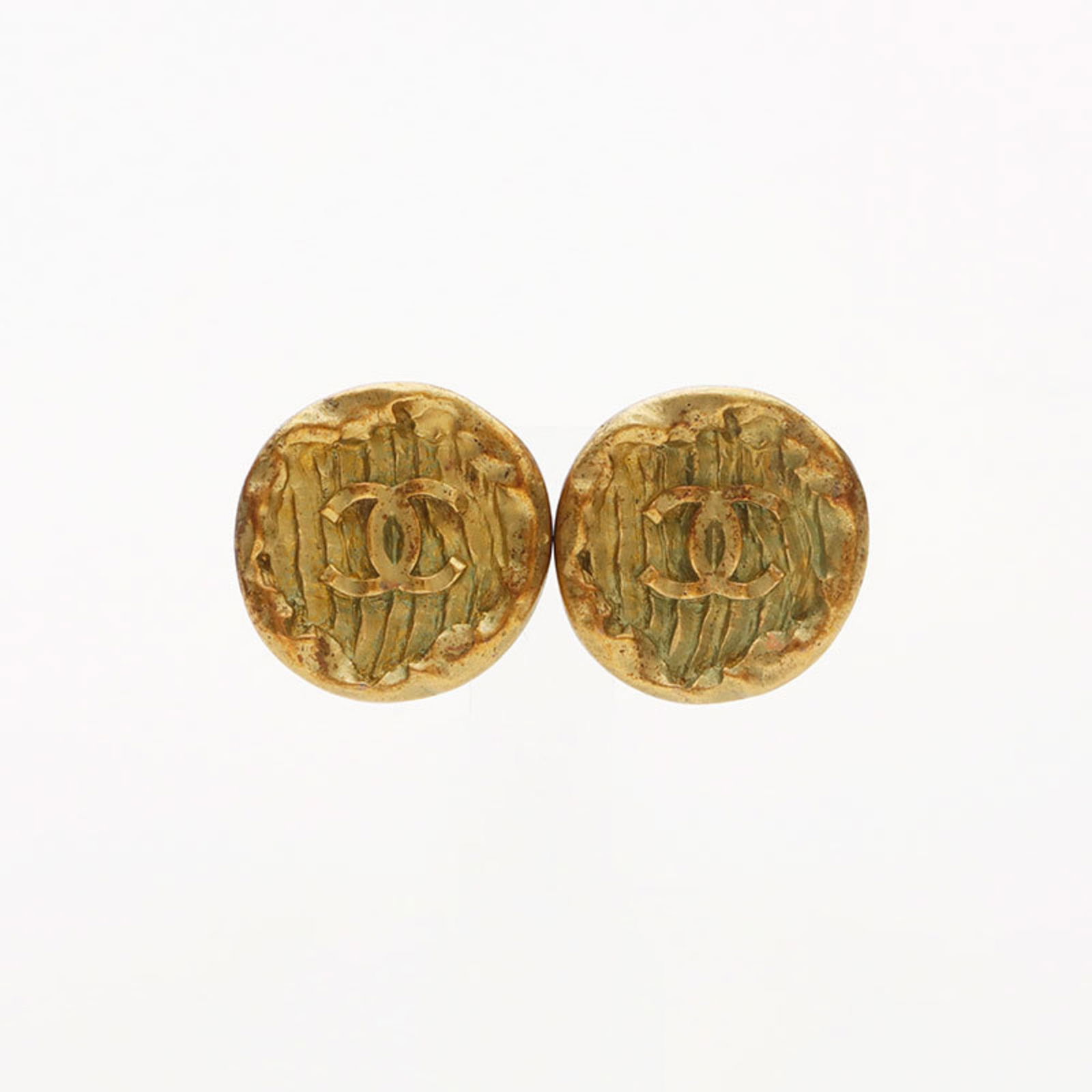 Earrings Chanel Clip: Earrings Chanel Clip This listing features Earrings Chanel Clip. Item specifics are provided below. Item Specifics: Brand: Chanel Type: Clip Earrings Gender: Women Color: Gold Size (Hxwxd): 25.00mm