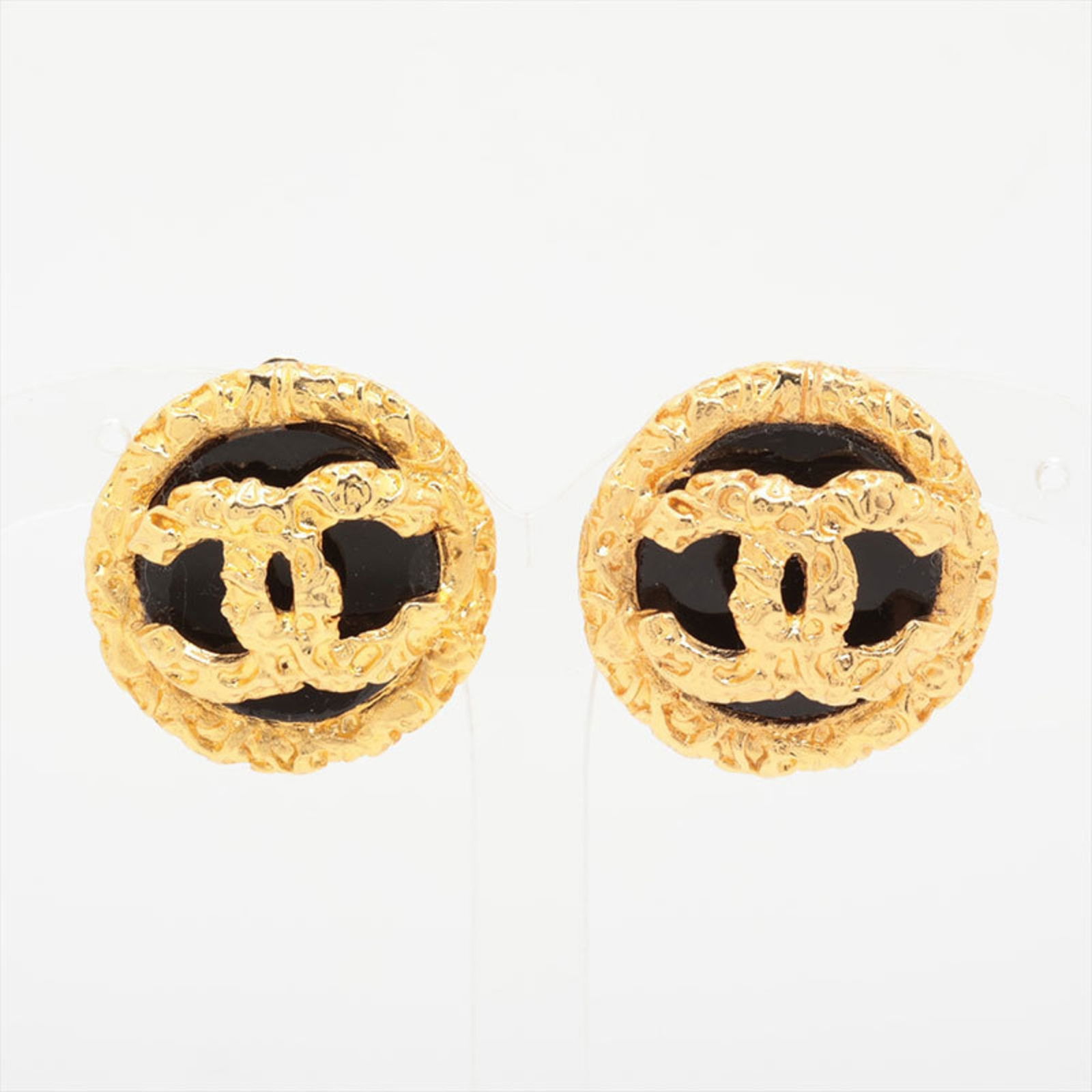 Earrings Chanel Clip: Earrings Chanel Clip This listing features Earrings Chanel Clip. Item specifics are provided below. Item Specifics: Brand: Chanel Type: Clip Earrings Gender: Women Color: Gold Size (Hxwxd): 25.00mm x