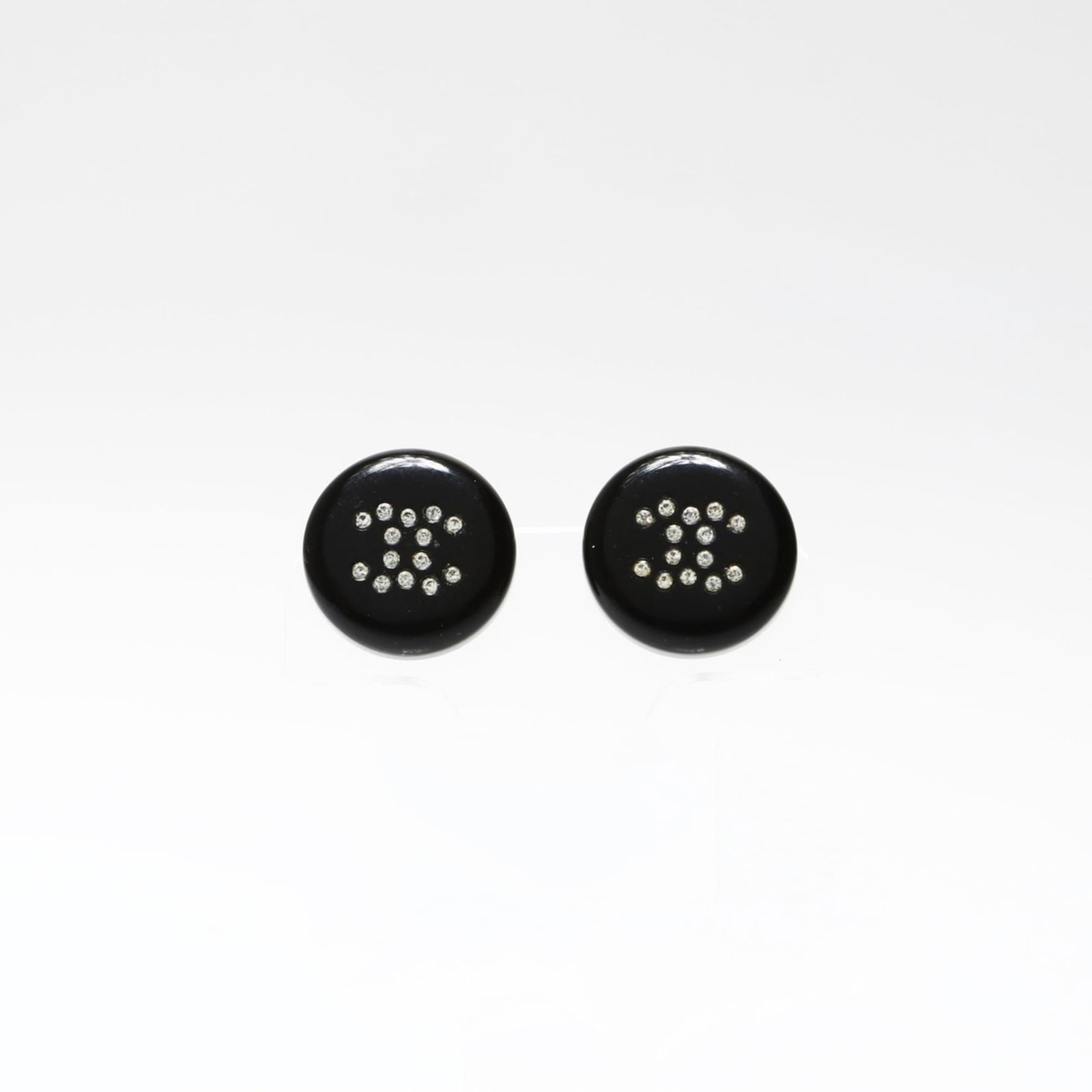 Earrings Chanel Stud: Earrings Chanel Stud This listing features Earrings Chanel Stud. Item specifics are provided below. Item Specifics: Brand: Chanel Type: Stud Earrings Gender: Women Color: Black Stone: Rhinestone Size