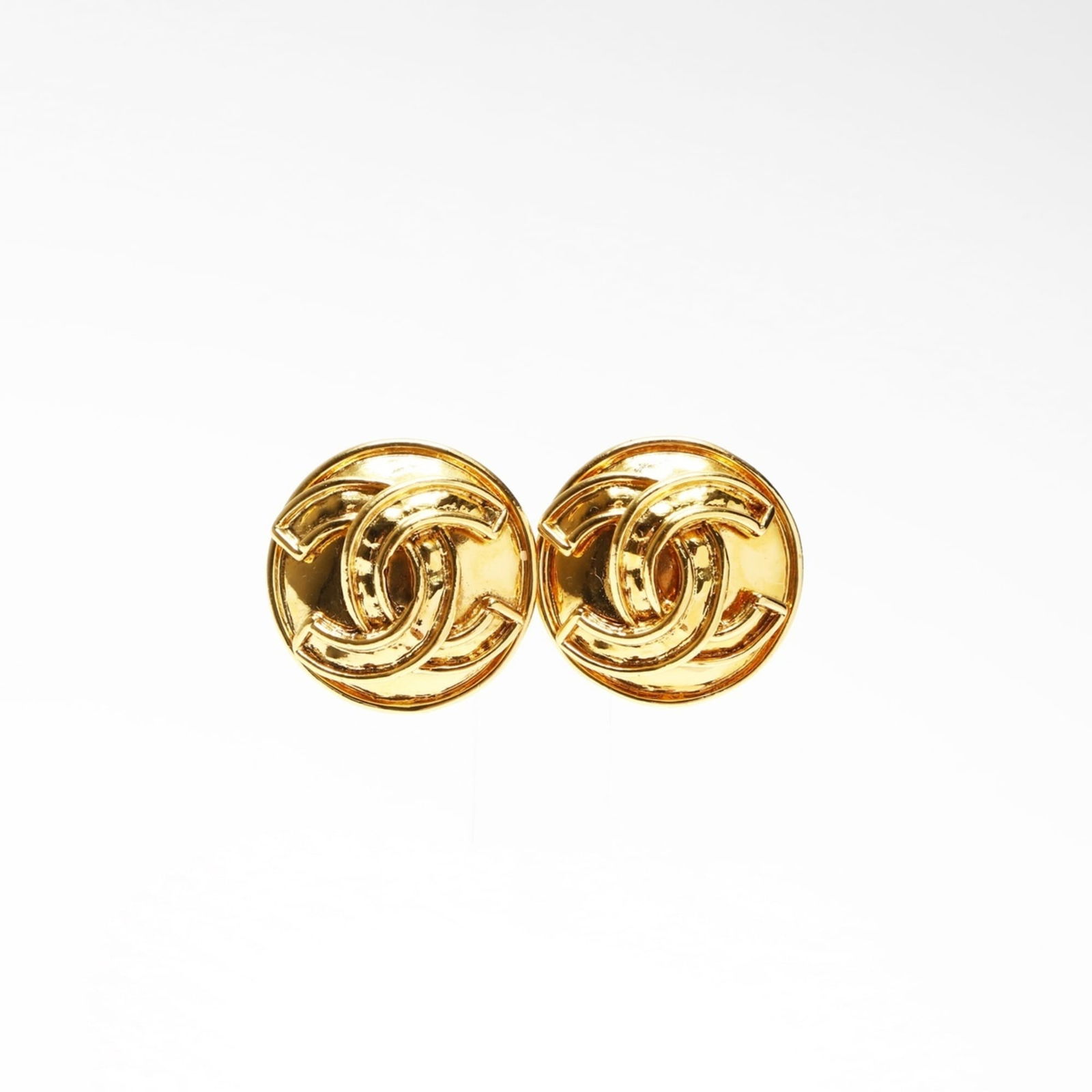 Earrings Chanel Clip: Earrings Chanel Clip This listing features Earrings Chanel Clip. Item specifics are provided below. Item Specifics: Brand: Chanel Type: Clip Earrings Gender: Women Color: Gold Size (Hxwxd): 22.00mm x