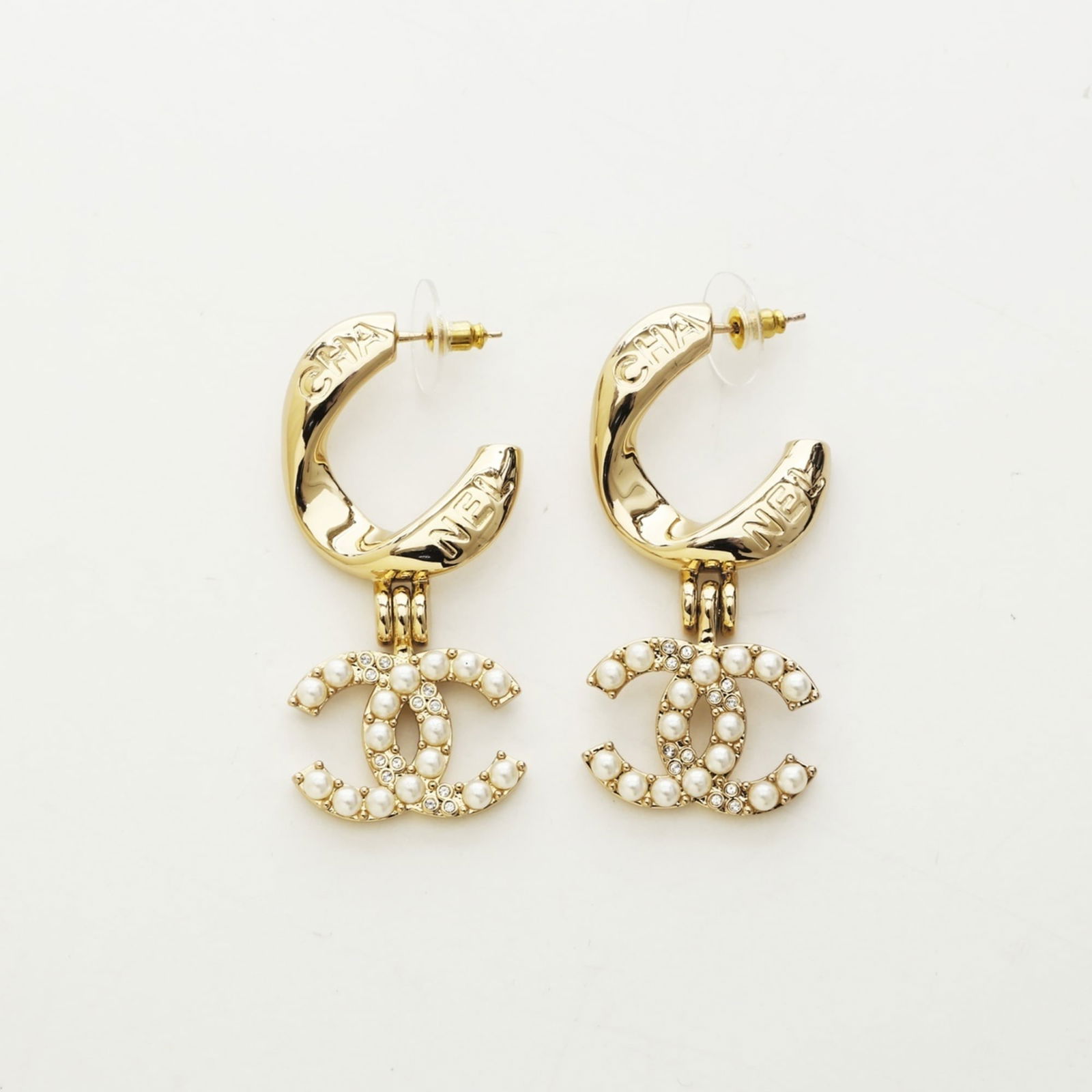 Earrings Chanel Hoop: Earrings Chanel Hoop This listing features Earrings Chanel Hoop. Item specifics are provided below. Item Specifics: Brand: Chanel Type: Hoop Earrings Gender: Women Color: Gold Size (Hxwxd): 50.00mm x