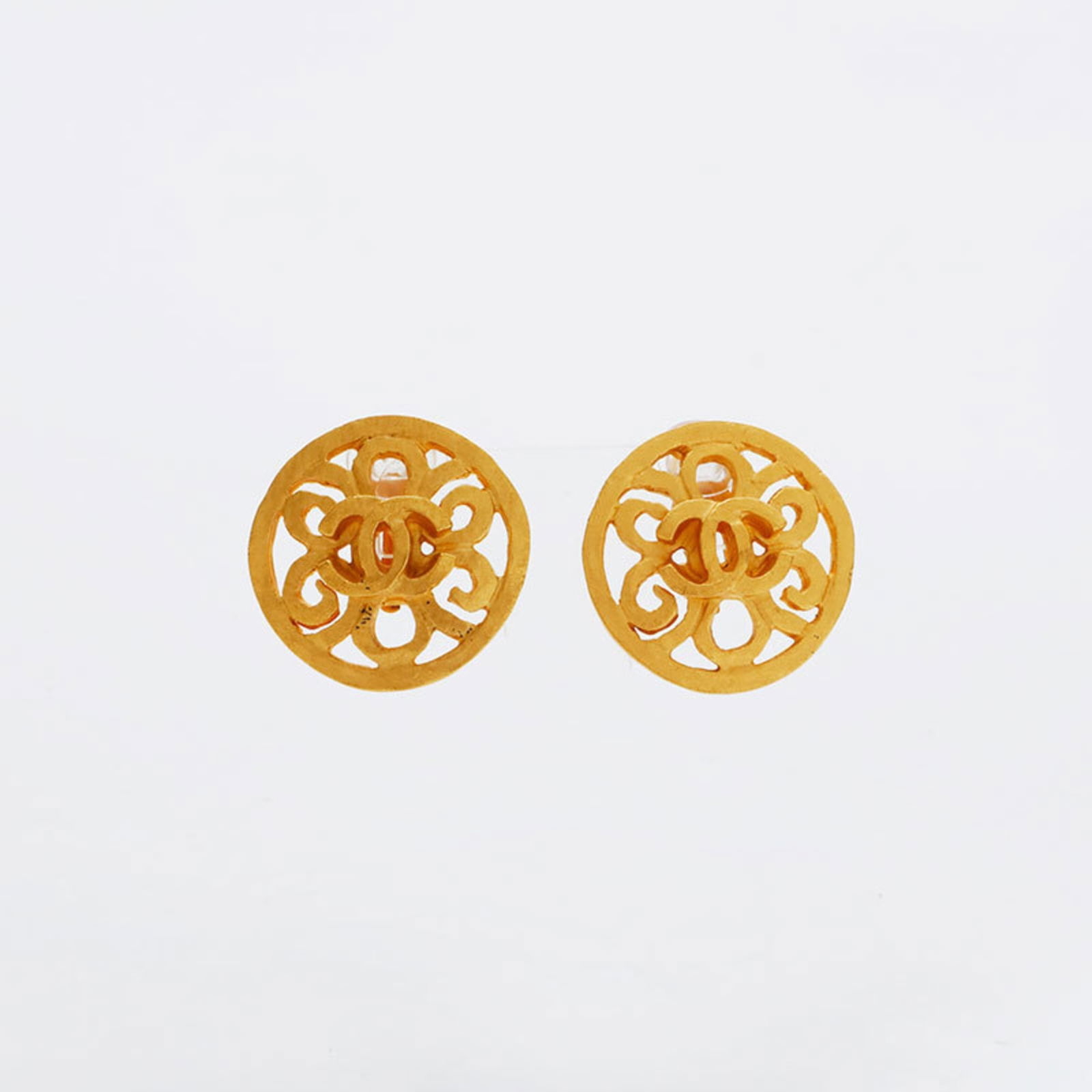 Earrings Chanel Clip: Earrings Chanel Clip This listing features Earrings Chanel Clip. Item specifics are provided below. Item Specifics: Brand: Chanel Type: Clip Earrings Gender: Women Color: Gold Size (Hxwxd): 25.00mm x