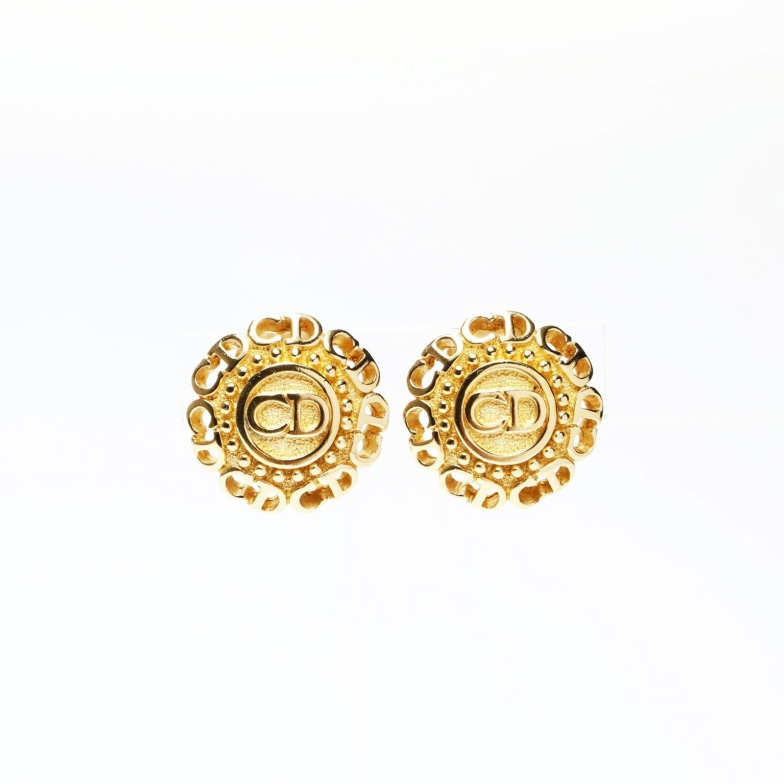 Earrings Christian Dior Clip: Earrings Christian Dior Clip This listing features Earrings Christian Dior Clip. Item specifics are provided below. Item Specifics: Brand: Christian Dior Type: Clip Earrings Gender: Women Color: