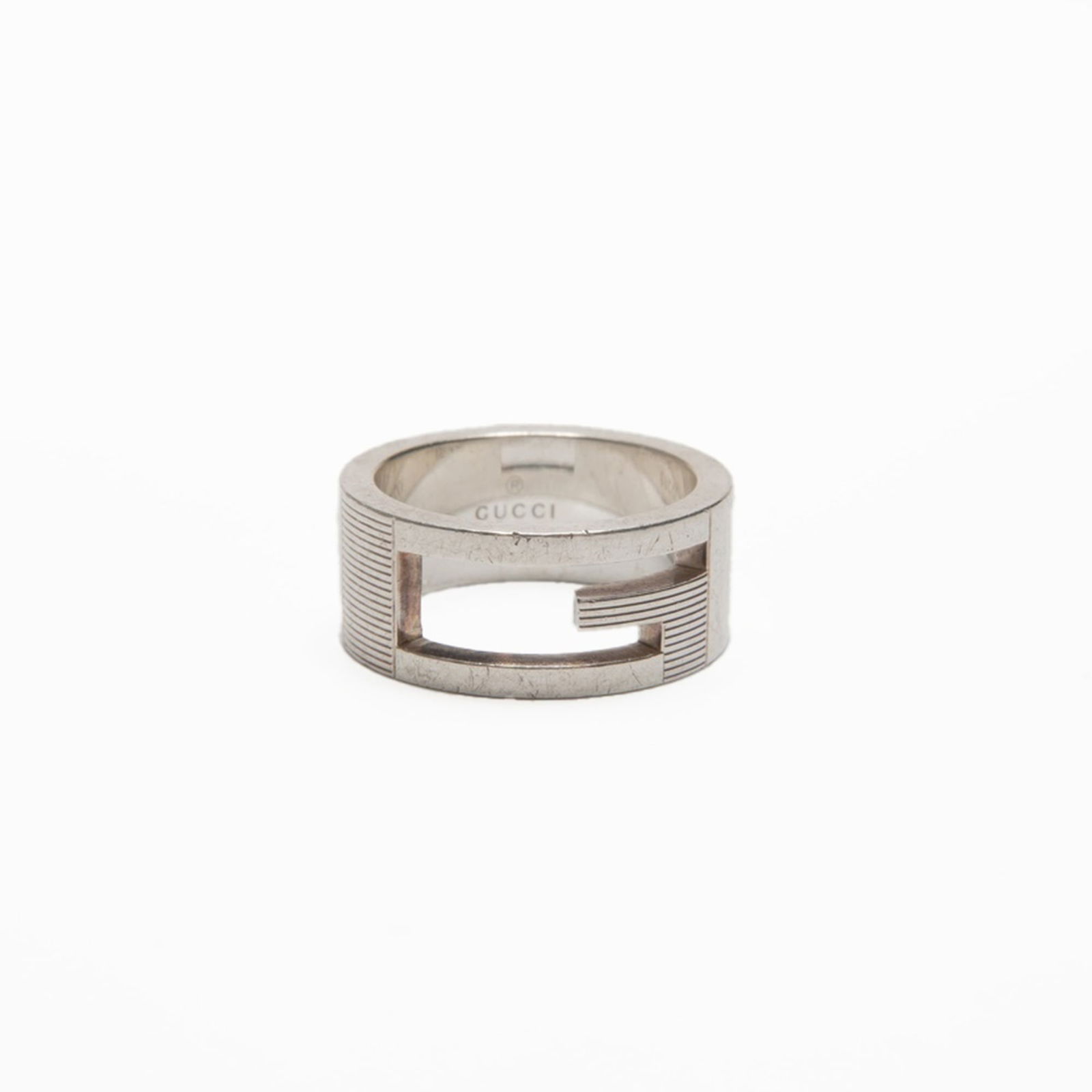 Ring Gucci Band: Ring Gucci Band This listing features Ring Gucci Band. Item specifics are provided below. Item Specifics: Brand: Gucci Type: Band Ring Gender: Women Color: Silver Us Size: 4.5 Condition: Used (very