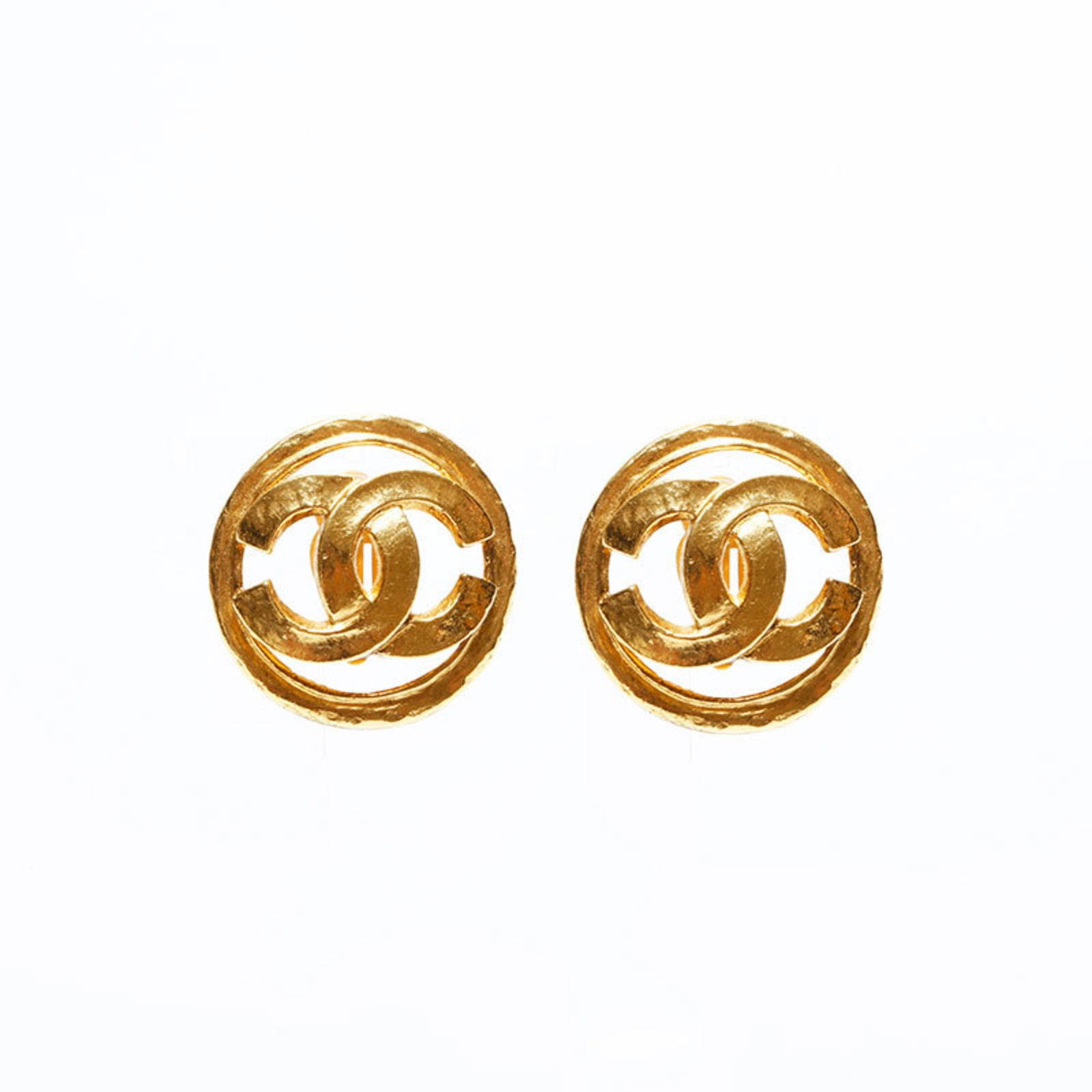 Earrings Chanel Clip: Earrings Chanel Clip This listing features Earrings Chanel Clip. Item specifics are provided below. Item Specifics: Brand: Chanel Type: Clip Earrings Gender: Women Color: Gold Size (Hxwxd): 35.00mm x