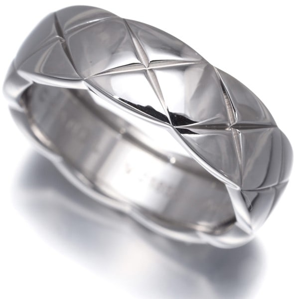 Gold Chanel Ring Coco Crush Medium Eu57 18K 750 White: Gold Chanel Ring Coco Crush Medium Eu57 18K 750 White This listing features Gold Chanel Ring Coco Crush Medium Eu57 18K 750 White. Item specifics are provided below. Item Specifics: Brand: CHANEL Meta