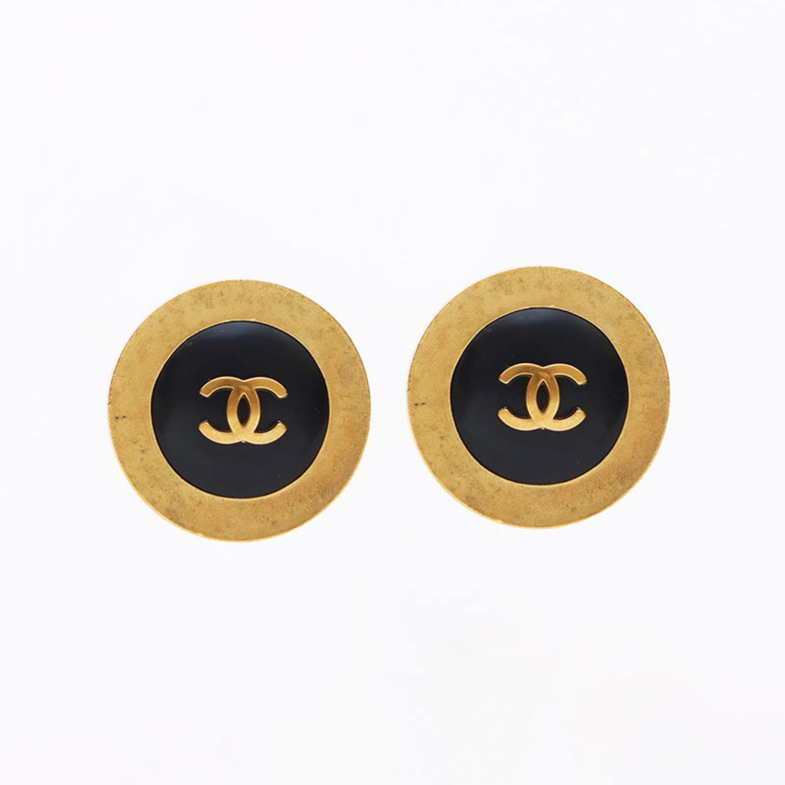 Earrings Chanel Clip: Earrings Chanel Clip This listing features Earrings Chanel Clip. Item specifics are provided below. Item Specifics: Brand: Chanel Type: Clip Earrings Gender: Women Color: Black, Gold Condition: Used (