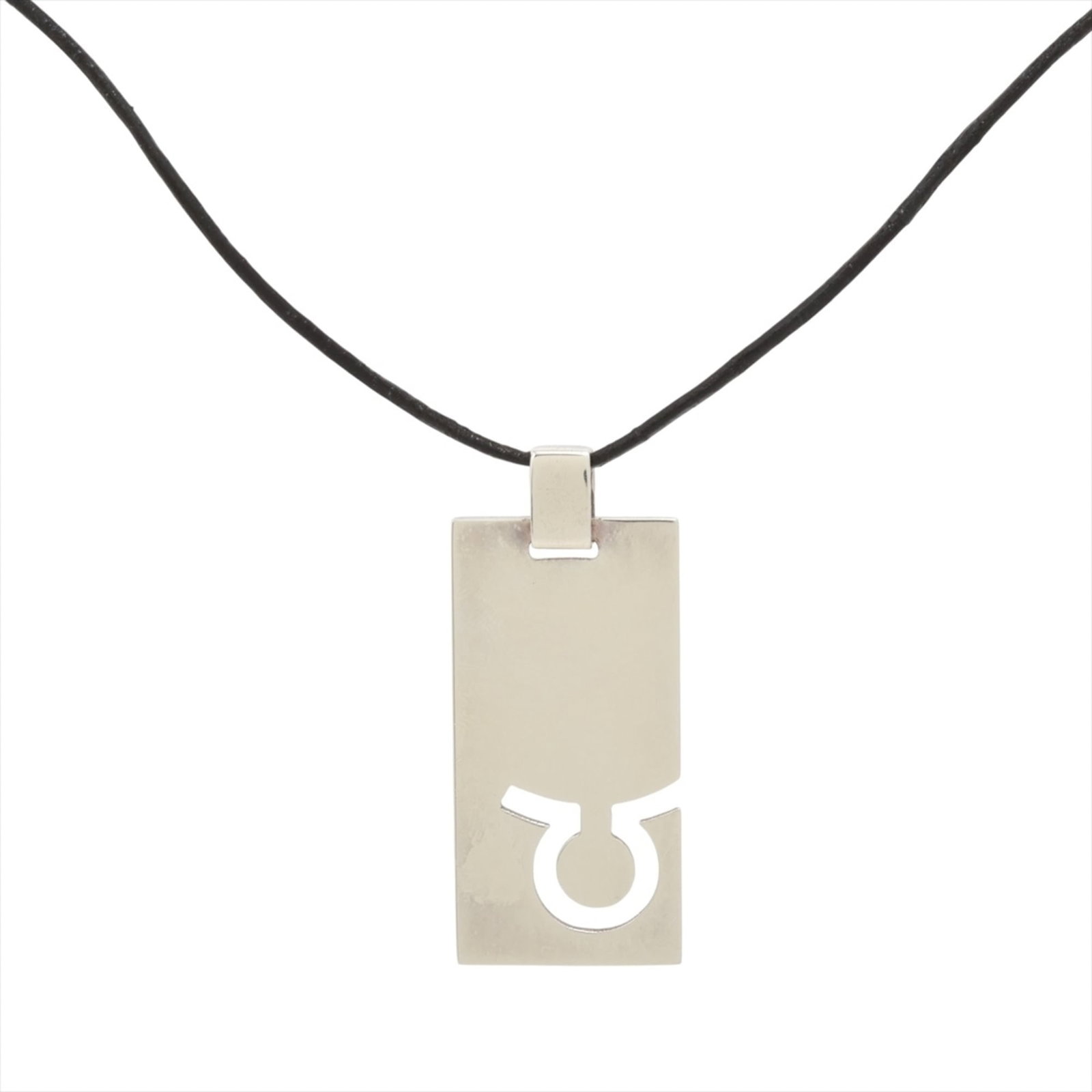 Silver Gucci Taurus Plate Necklace in: Silver Gucci Taurus Plate Necklace in This listing features Silver Gucci Taurus Plate Necklace in. Item specifics are provided below. Item Specifics: Brand: Gucci Necklace Type: Necklace Gender: Women