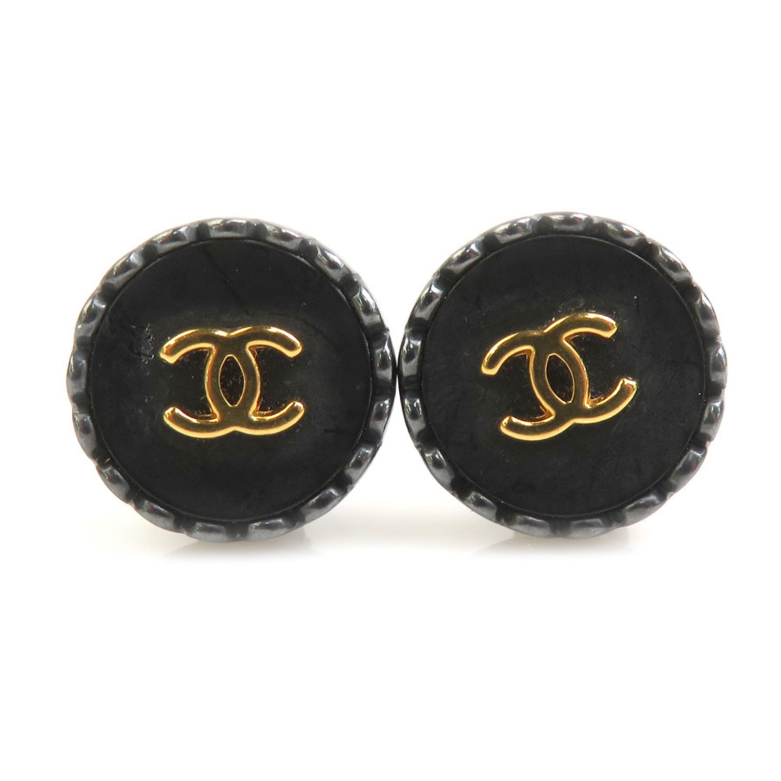 Metal Chanel Clip Earrings: Metal Chanel Clip Earrings This listing features Metal Chanel Clip Earrings. Item specifics are provided below. Item Specifics: Brand: Chanel Type: Clip Earrings Gender: Women Material: Metal Color: B