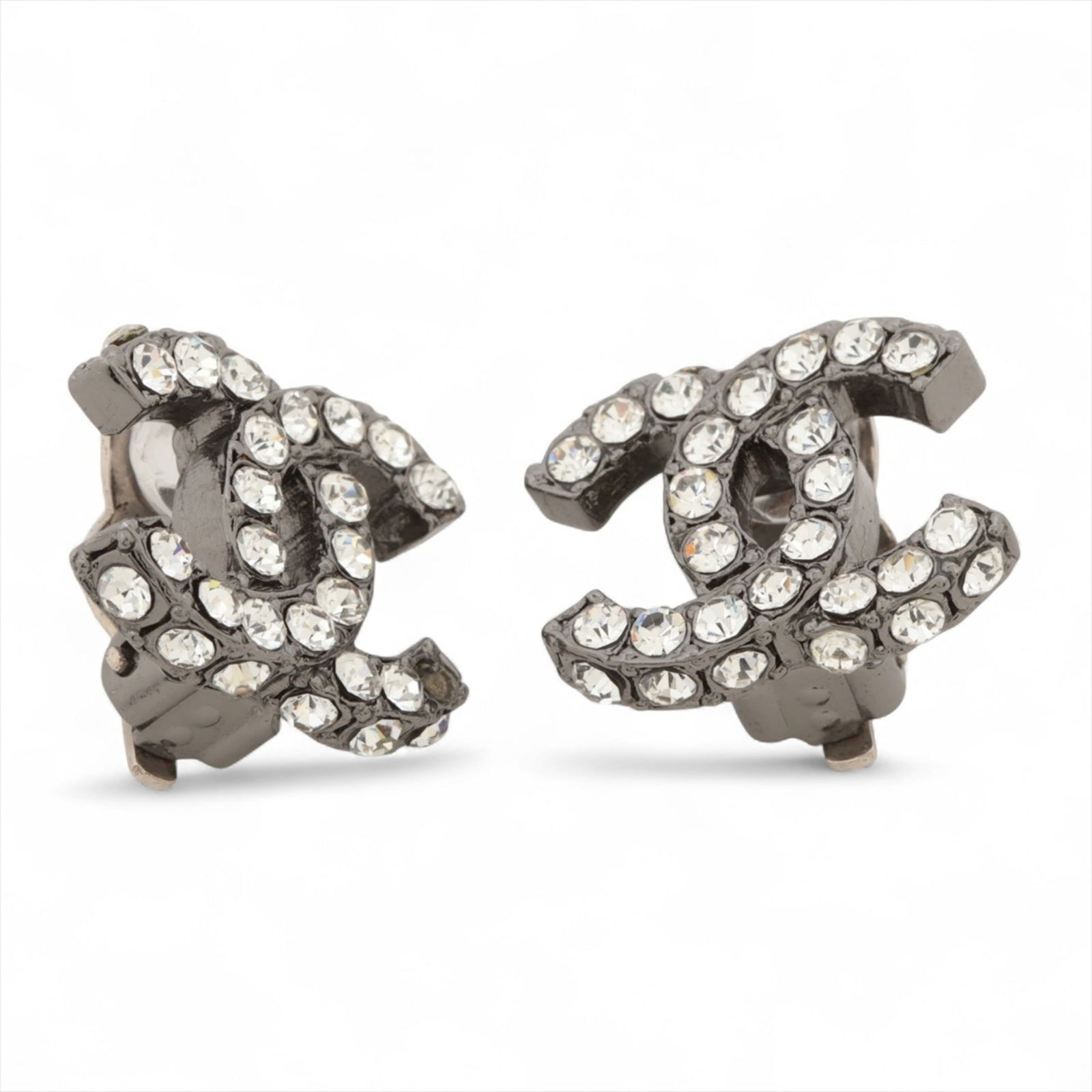 Earrings Chanel Clip: Earrings Chanel Clip This listing features Earrings Chanel Clip. Item specifics are provided below. Item Specifics: Brand: Chanel Type: Clip Earrings Gender: Women Color: Silver Stone: Rhinestone Size